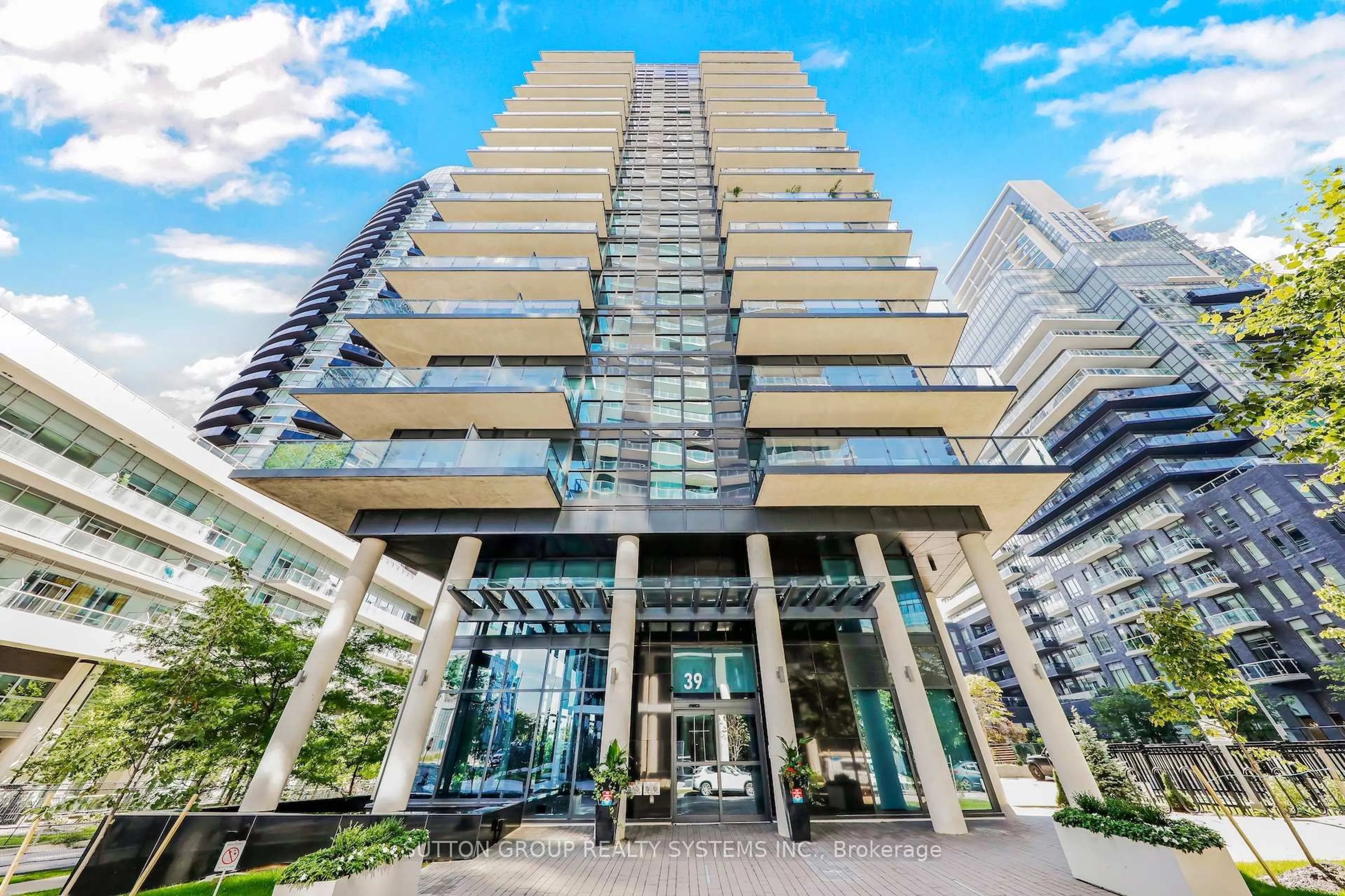 Indoor foyer for 39 Annie Craig Dr #1604, Toronto Ontario M8V 0H1