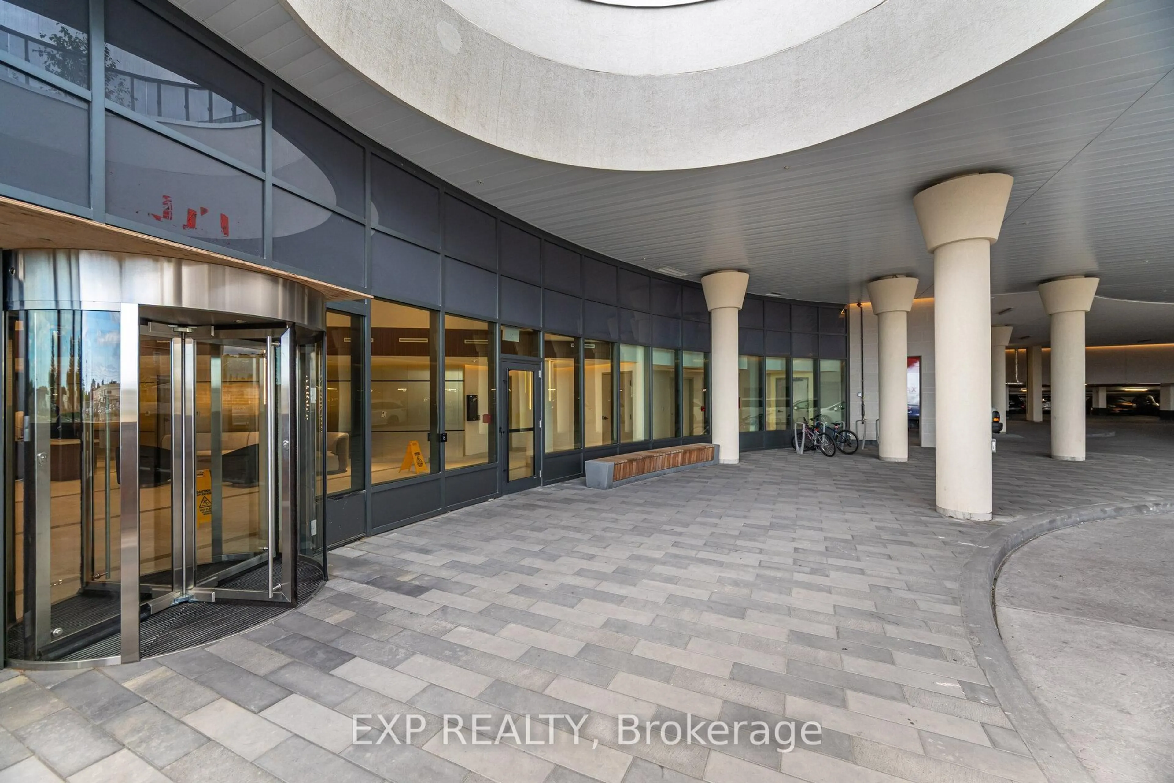 Indoor foyer for 5105 Hurontario St #3012, Mississauga Ontario L4Z 3X7