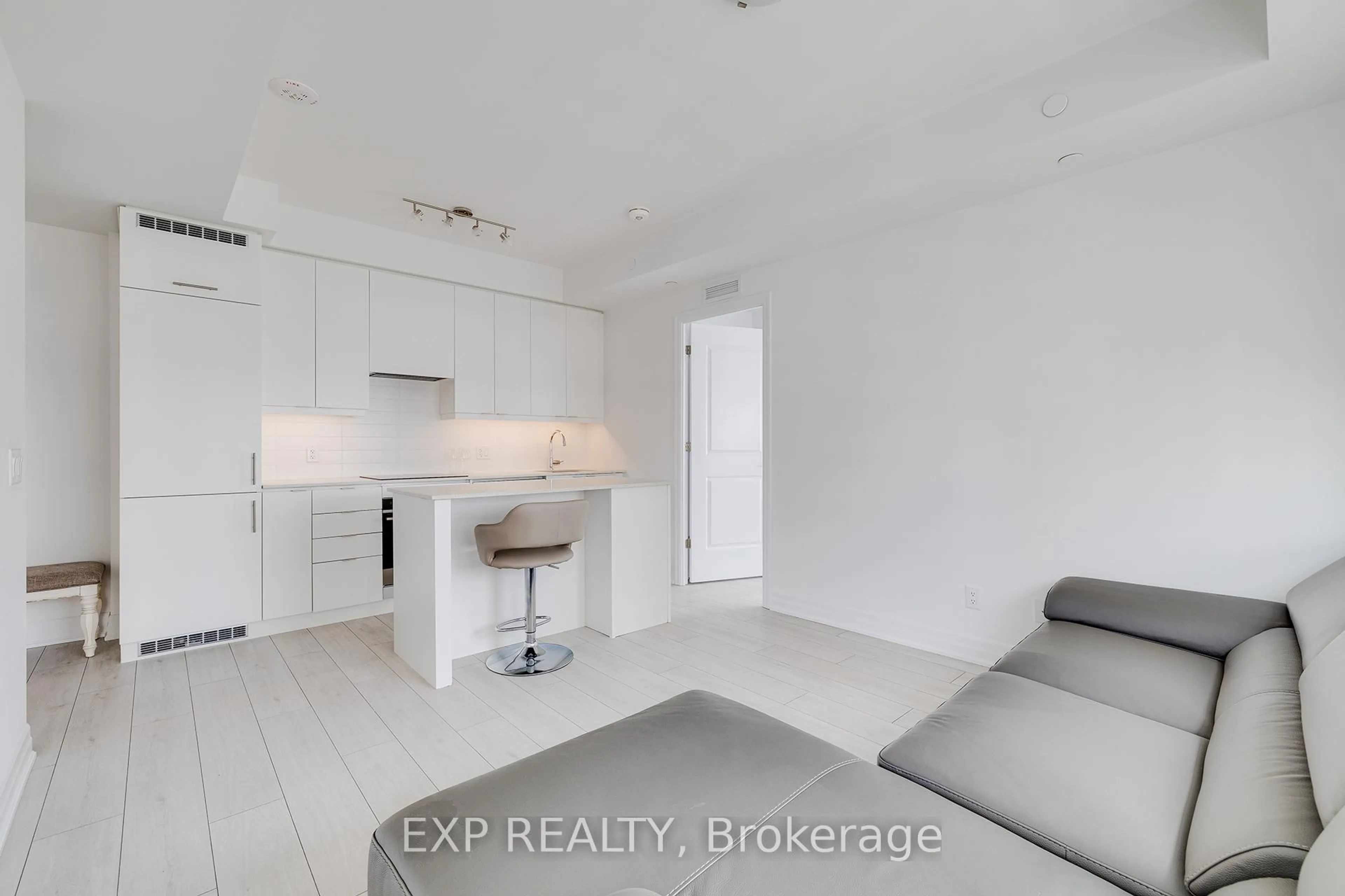 A pic of a room for 30 Elm Dr #2508, Mississauga Ontario L5B 0N6