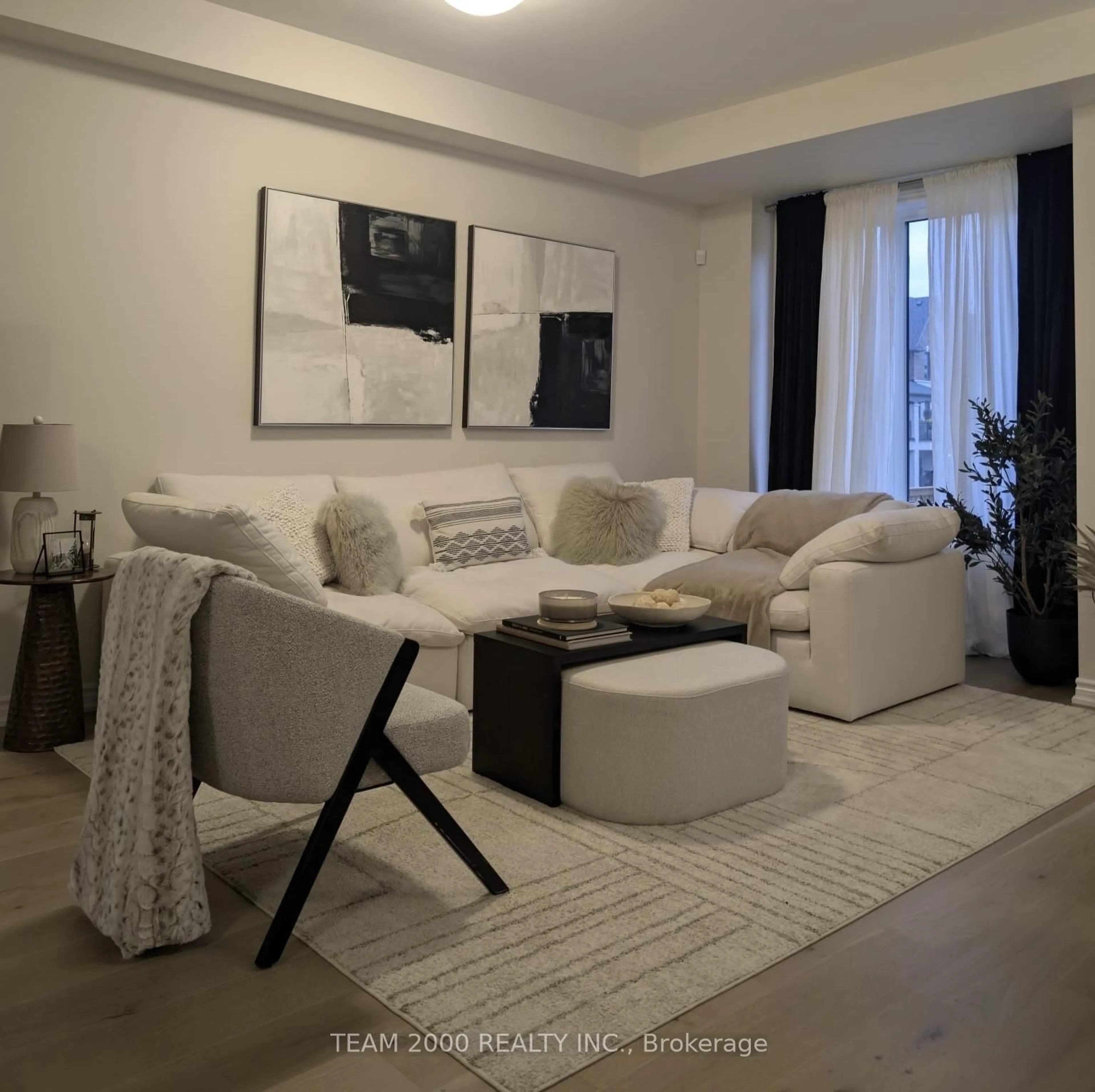 Living room with furniture, unknown for 2090 Fairmount Common, Burlington Ontario L7P 0V8