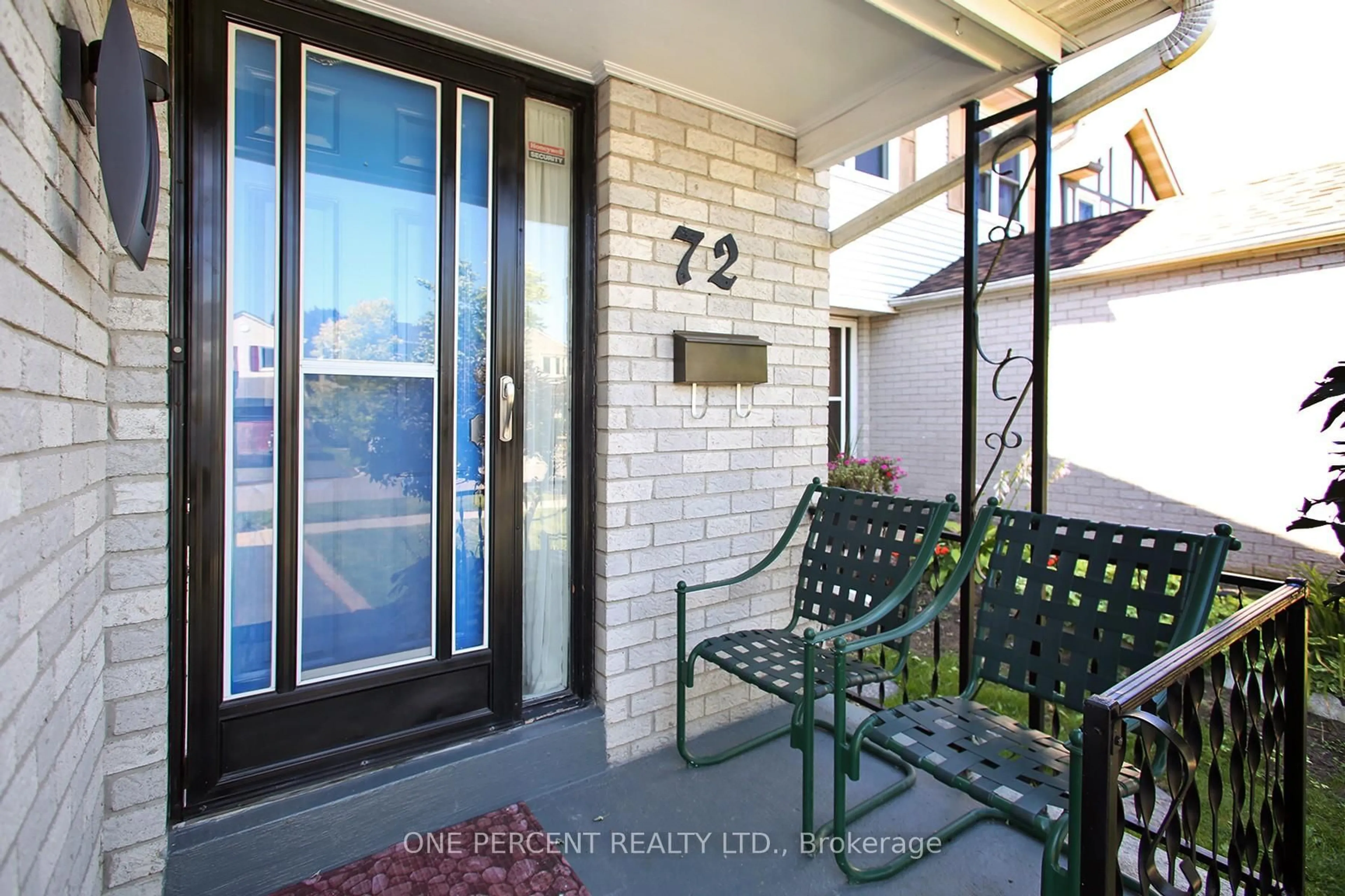 Indoor entryway for 72 Malabar Cres, Brampton Ontario L6S 3X8