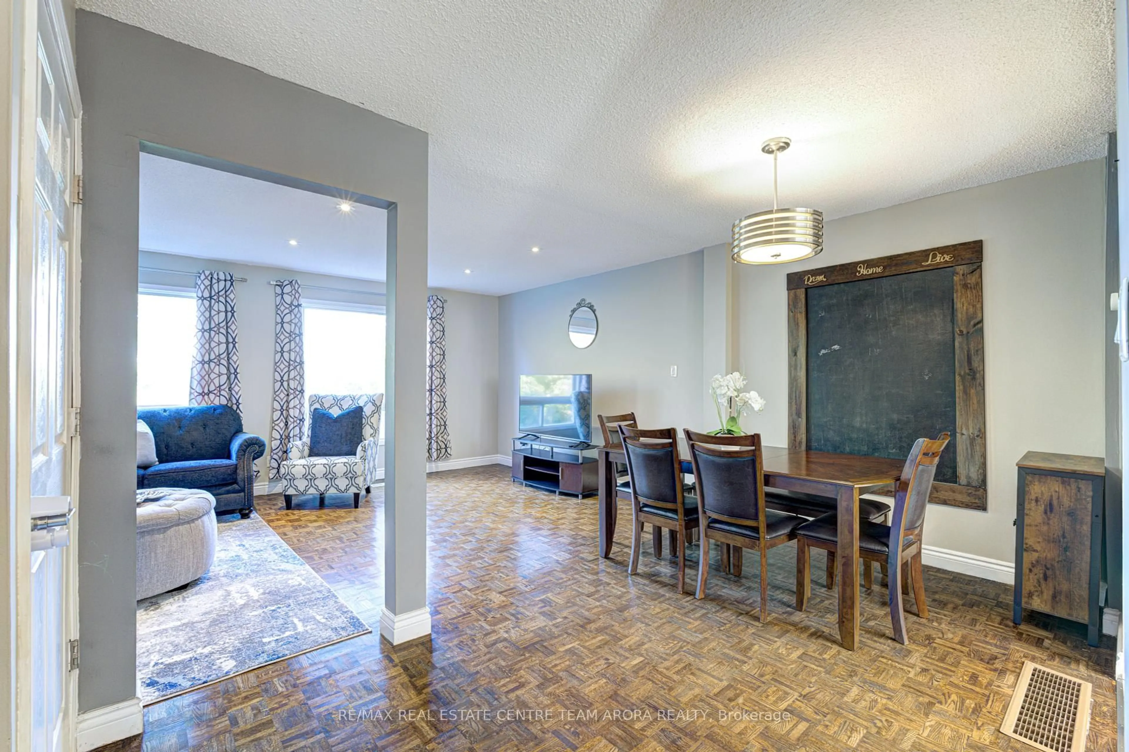 Dining room, unknown for 2050 Upper Middle Rd #81, Burlington Ontario L7P 3R9