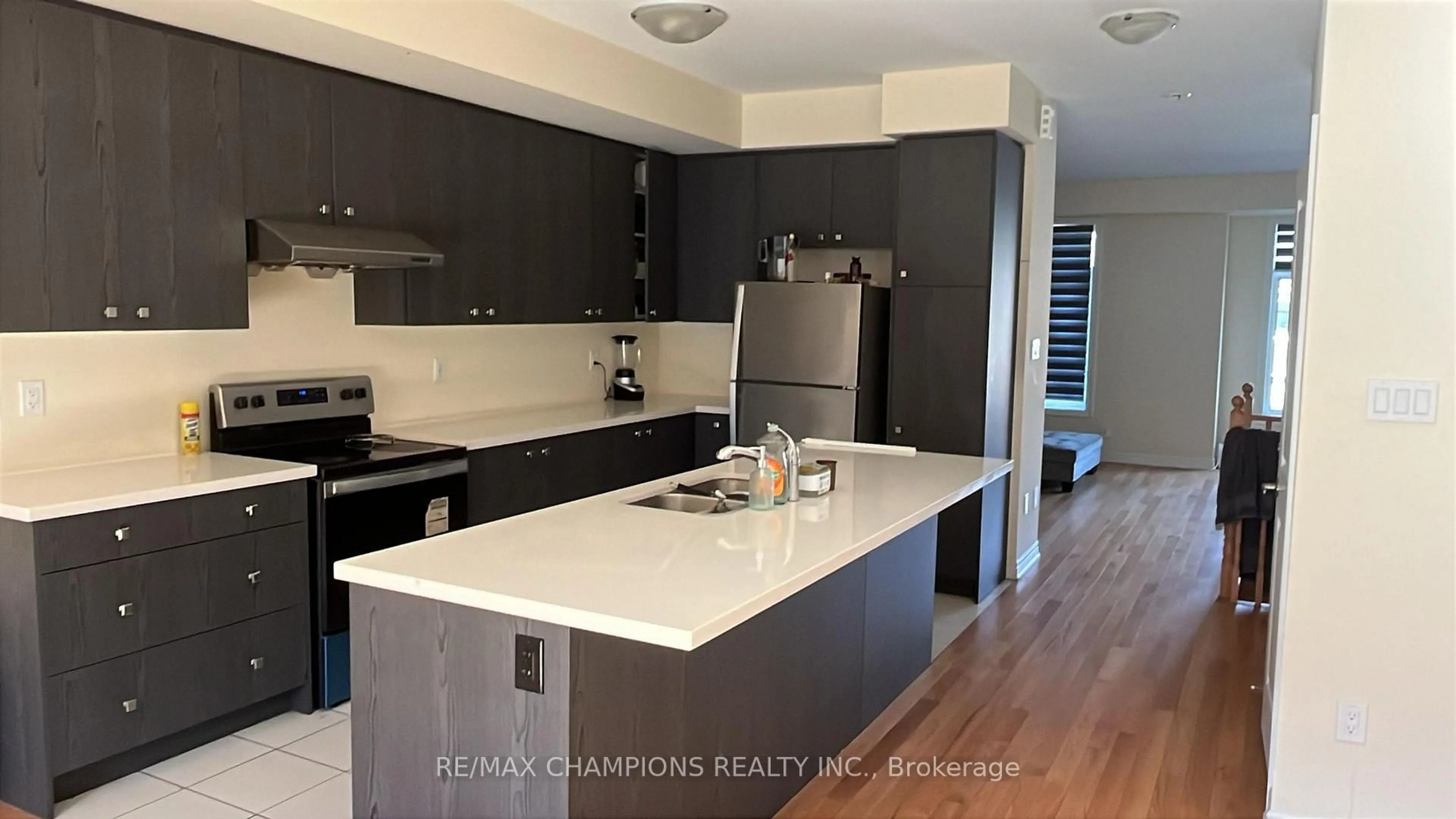Open concept kitchen, unknown for 6 McCormack Rd, Caledon Ontario L7C 0Y9