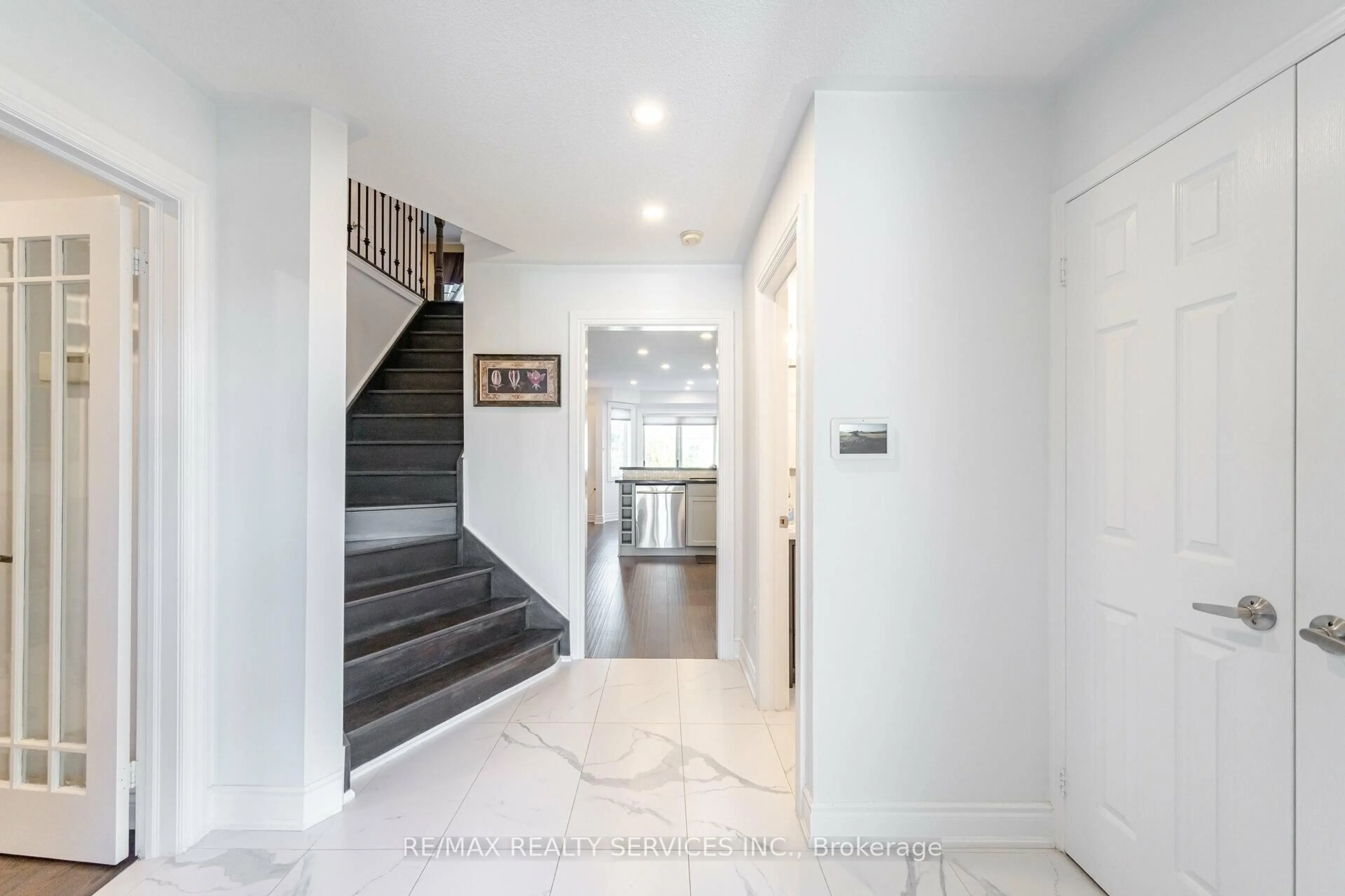 Unknown for 5749 Greensboro Dr, Mississauga Ontario L5M 5T8