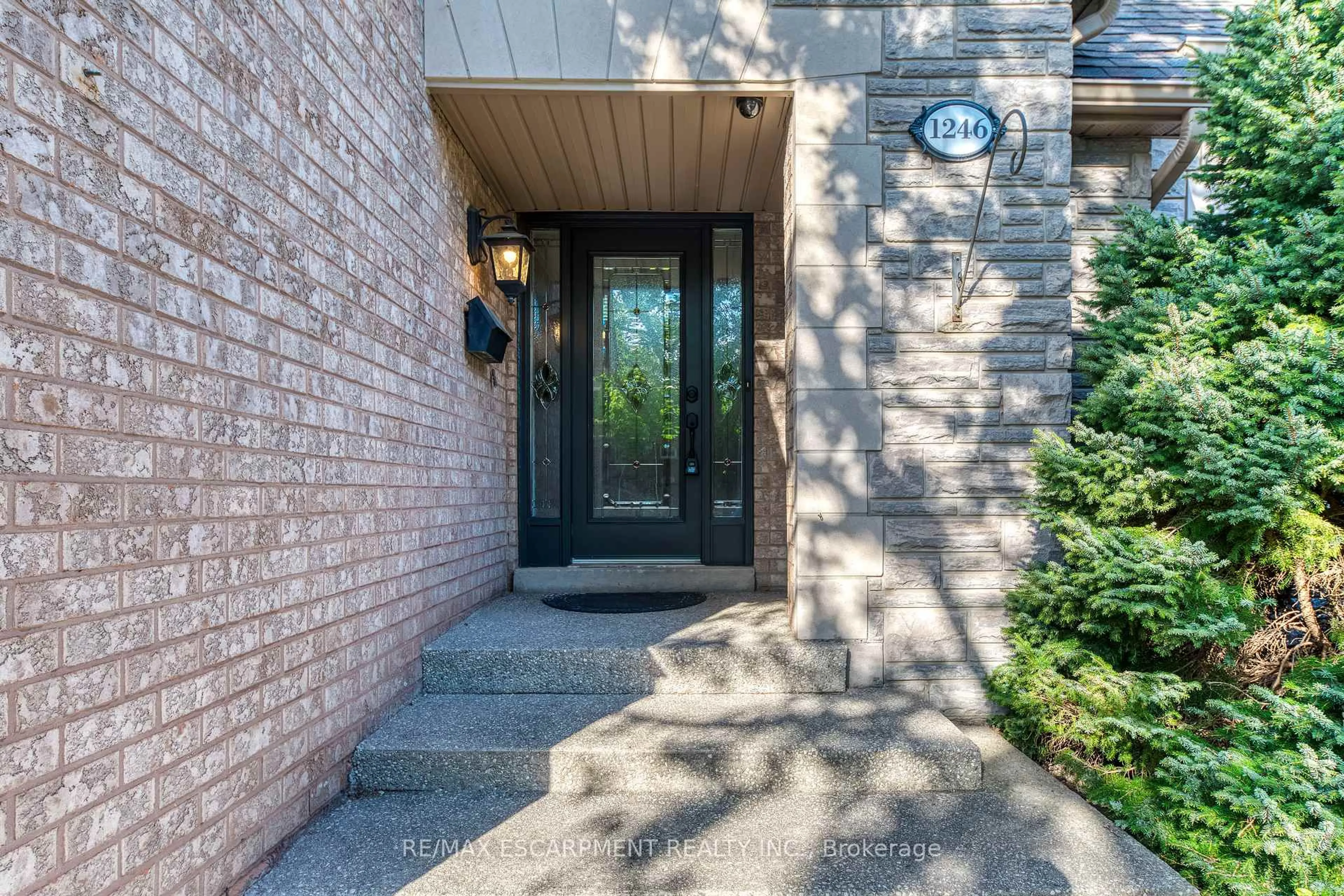 Unknown for 1246 Saddler Circ, Oakville Ontario L6M 2X5
