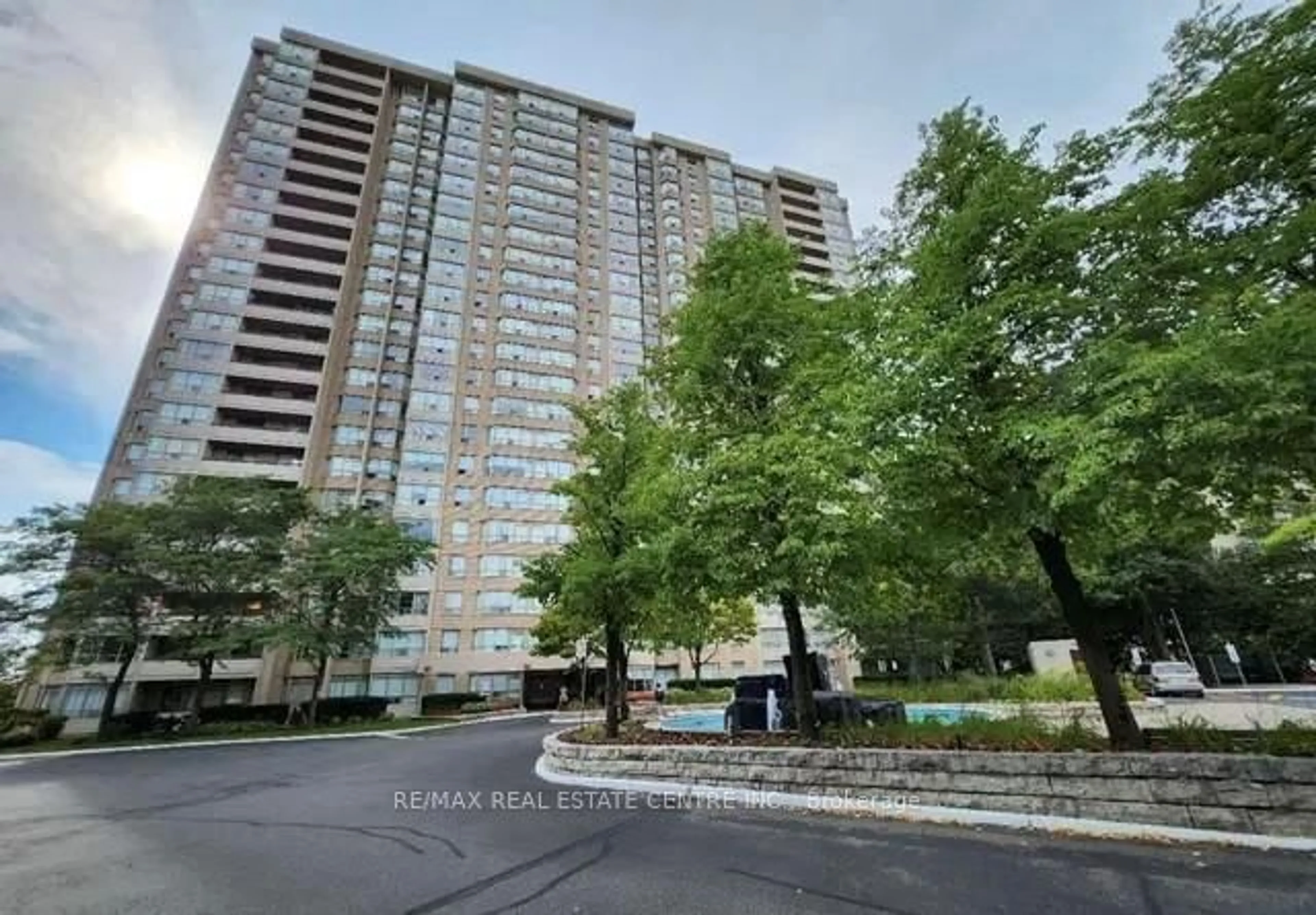 Unknown for 30 Malta Ave #402, Brampton Ontario L6Y 4S5