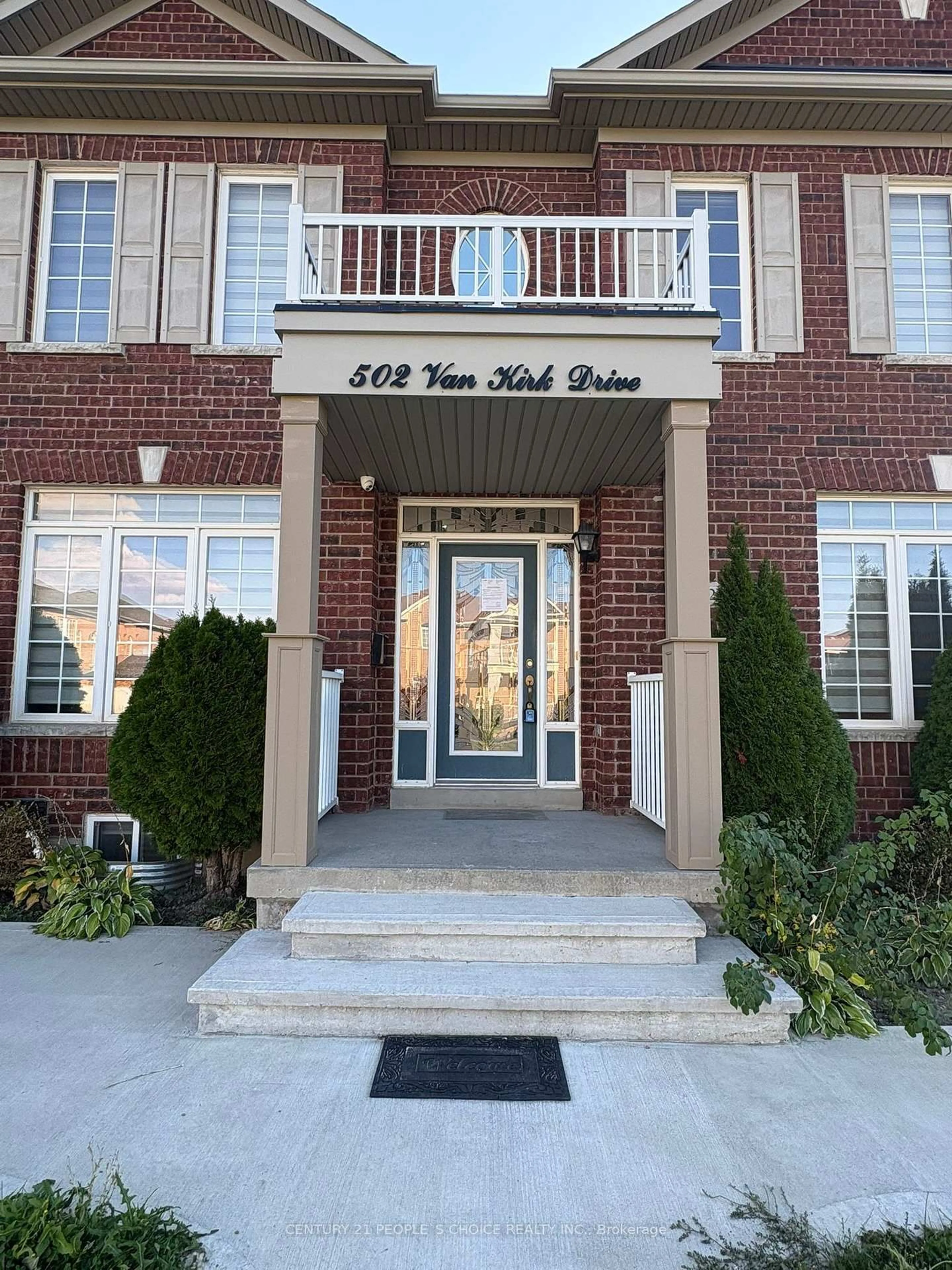 Indoor foyer for 502 Van Kirk Dr, Brampton Ontario L7A 0L6