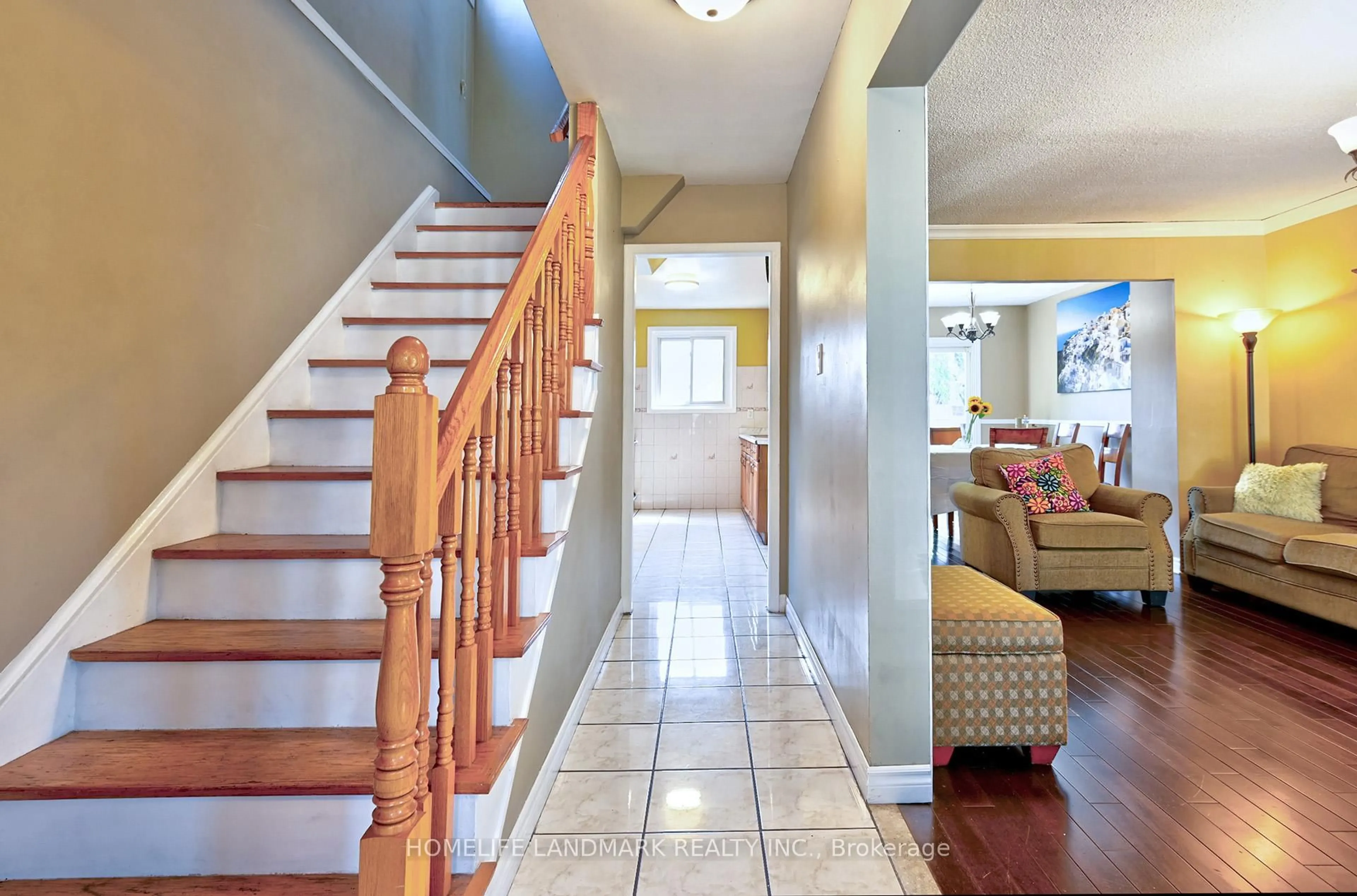 Indoor entryway for 67 Crawford Dr, Brampton Ontario L6V 2C6