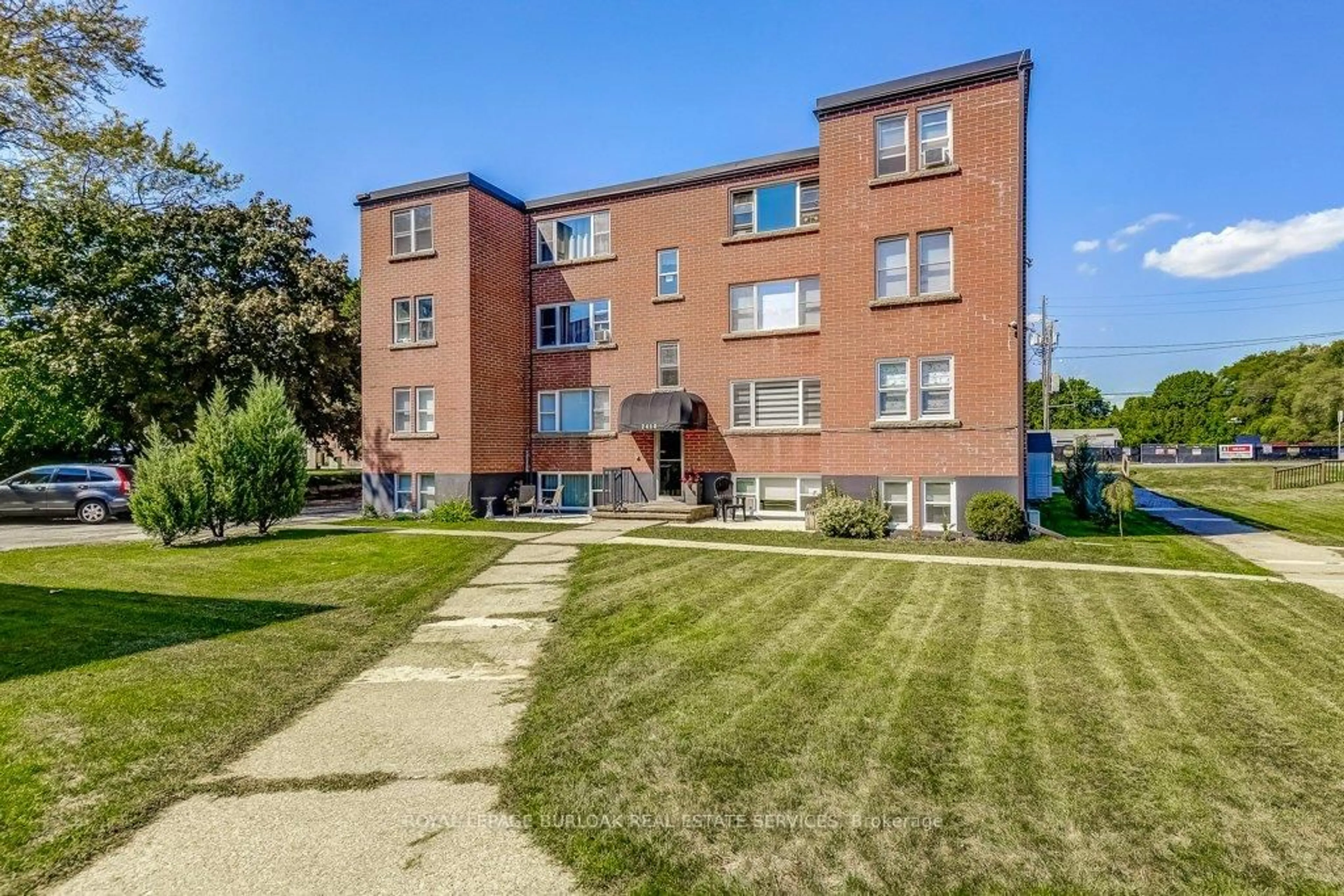 Unknown for 2418 New St #1, Burlington Ontario L7R 1J6