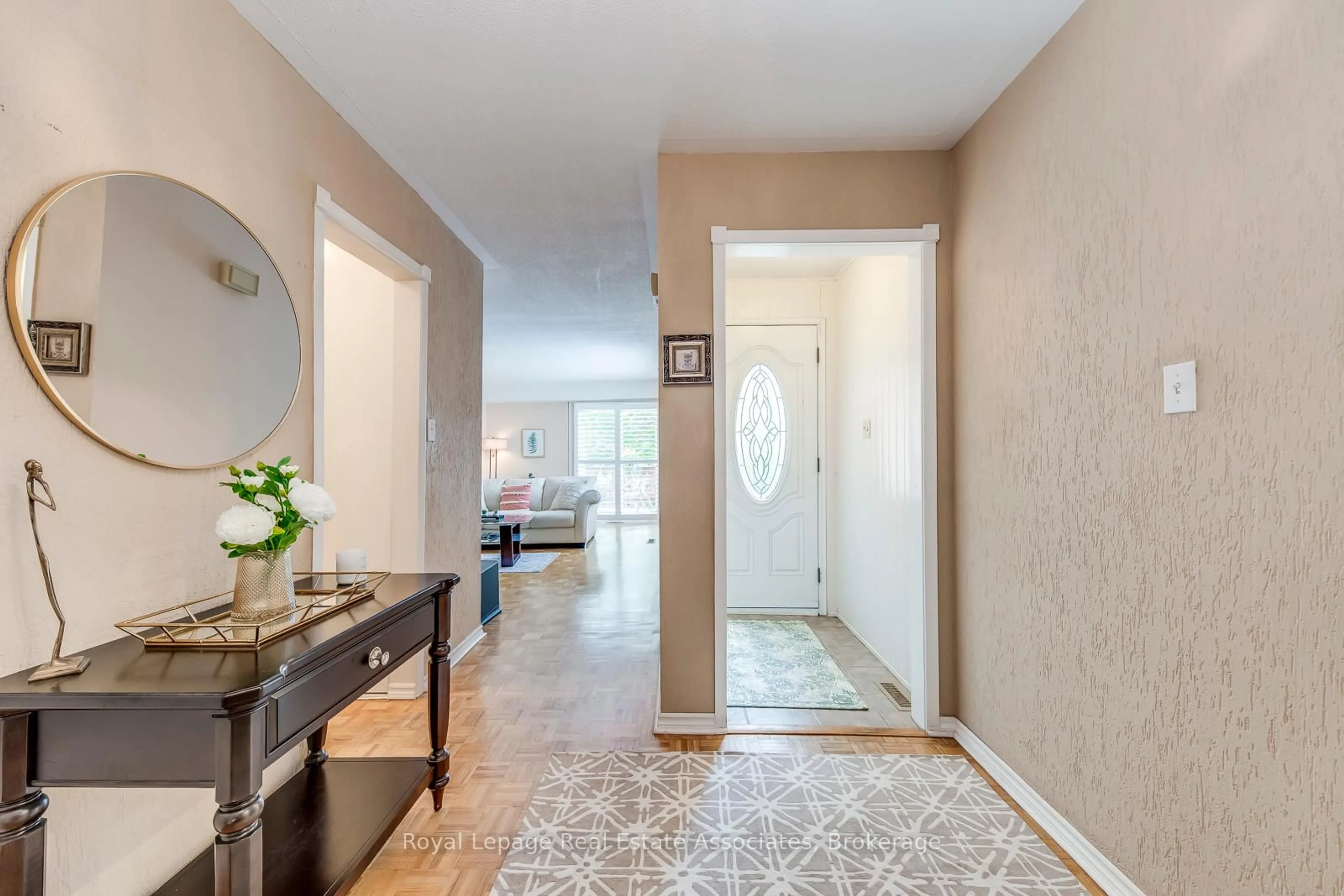 Indoor entryway for 1192 Kos Blvd, Mississauga Ontario L5J 4L7