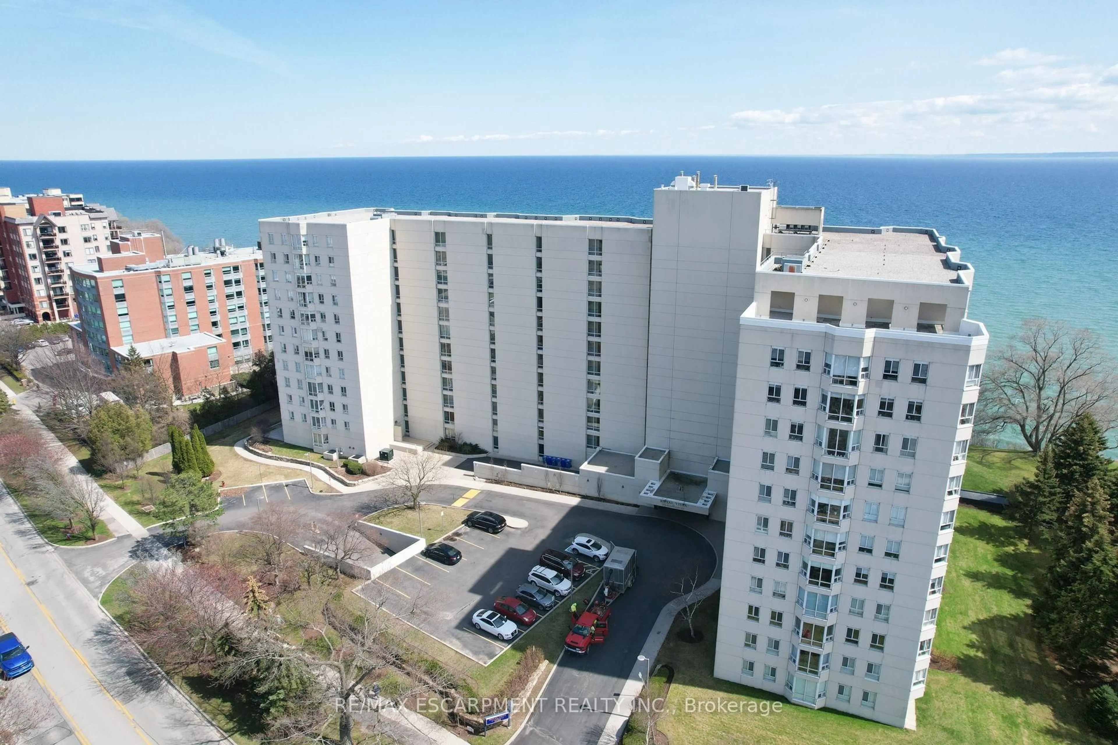 A pic from outside/outdoor area/front of a property/back of a property/a pic from drone, city buildings view from balcony for 5280 Lakeshore Rd #801, Burlington Ontario L7L 5R1