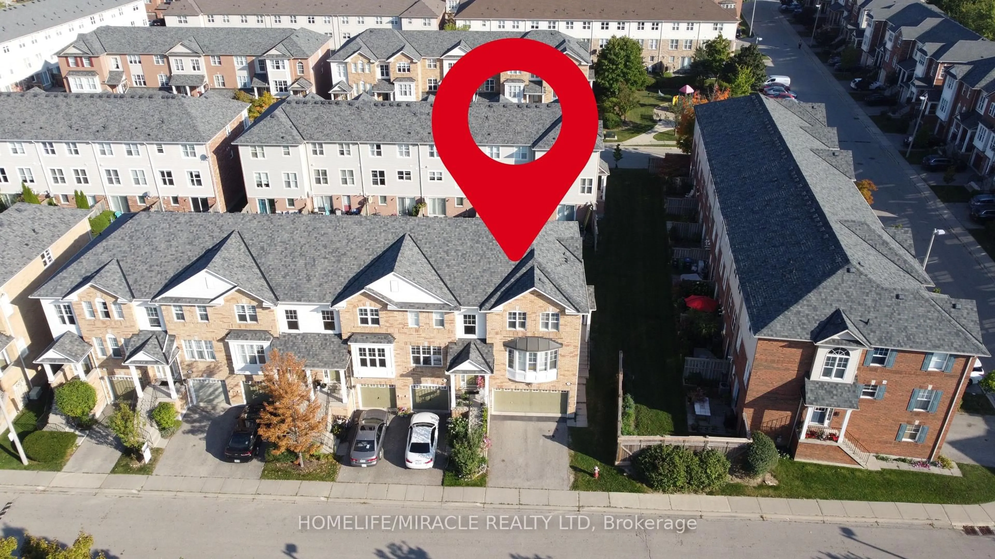 A pic from outside/outdoor area/front of a property/back of a property/a pic from drone, street for 5980 Whitehorn Ave #38, Mississauga Ontario L5A 5X2