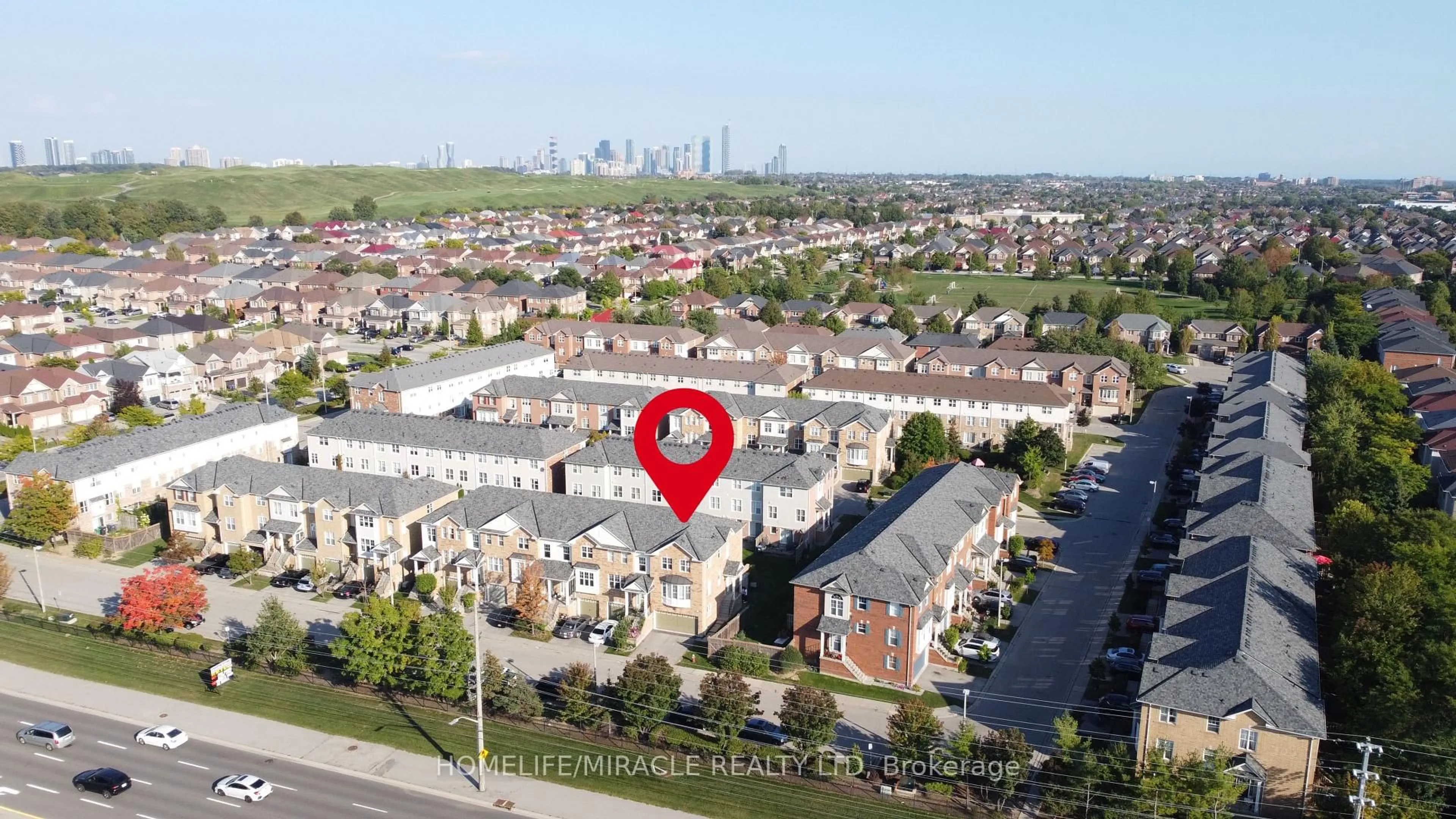 A pic from outside/outdoor area/front of a property/back of a property/a pic from drone, unknown for 5980 Whitehorn Ave #38, Mississauga Ontario L5A 5X2