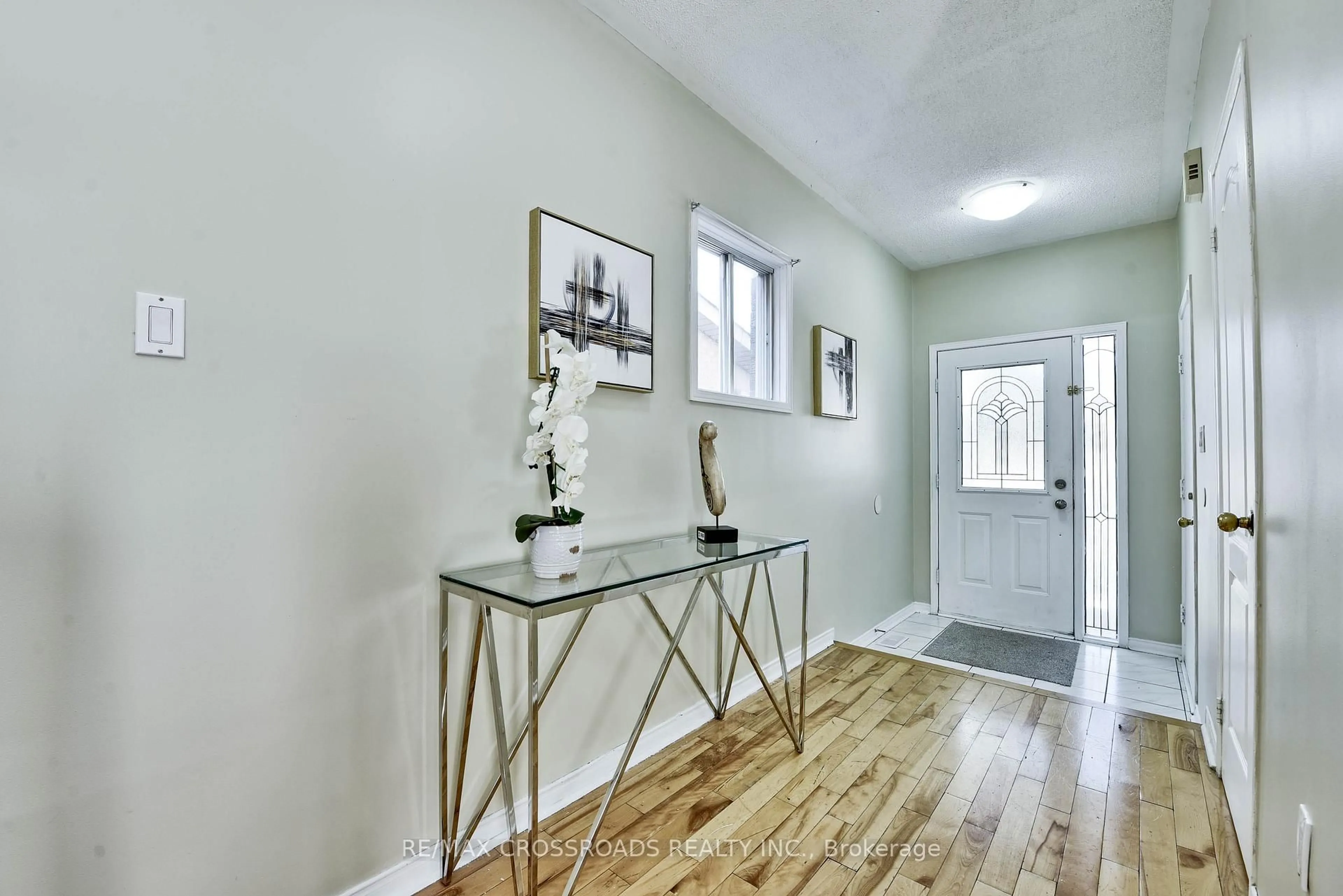 Indoor entryway for 6212 Ford Rd, Mississauga Ontario L5V 1X2