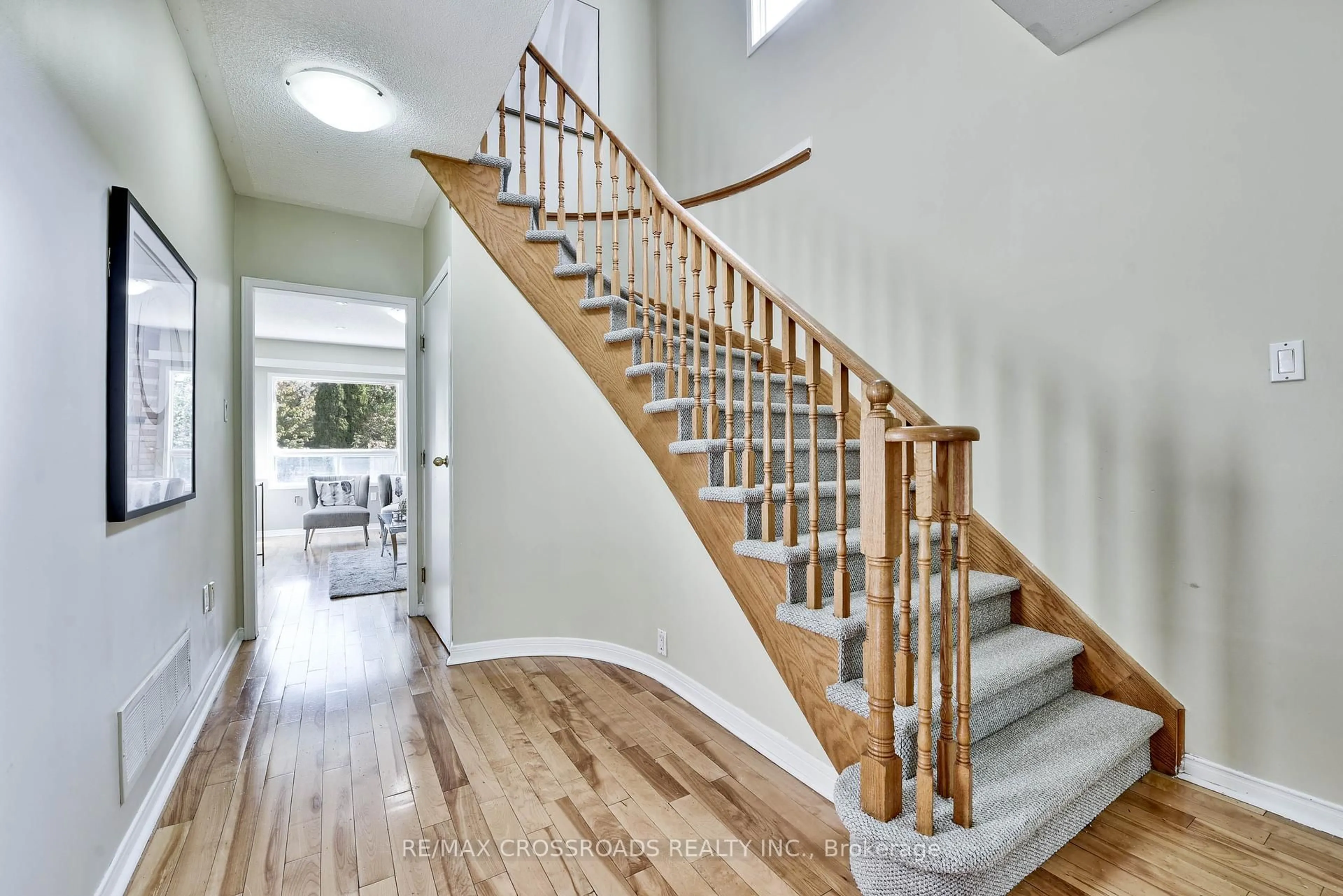 Stairs for 6212 Ford Rd, Mississauga Ontario L5V 1X2