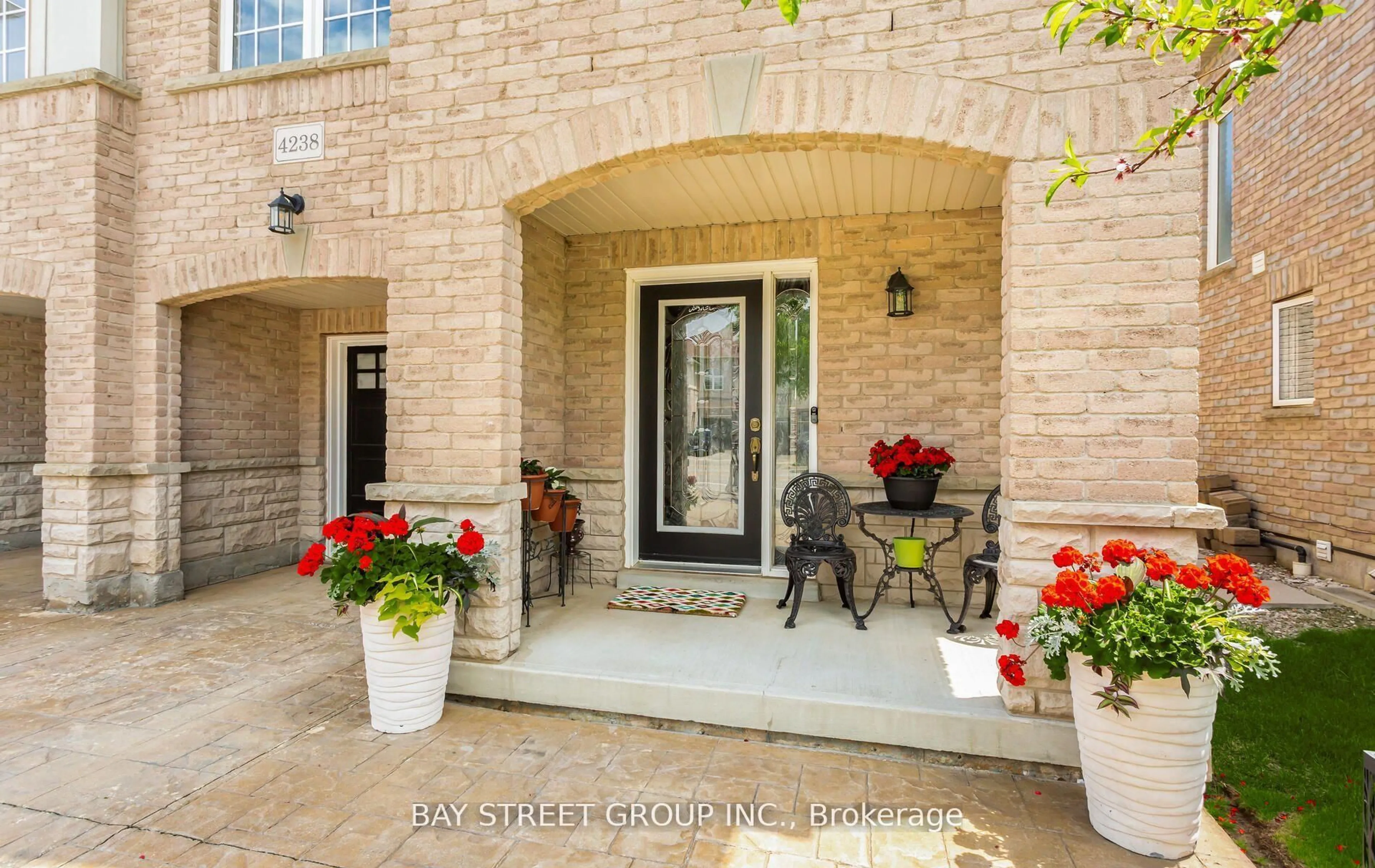 Indoor entryway for 4238 Thomas Alton Blvd, Burlington Ontario L7M 0M7
