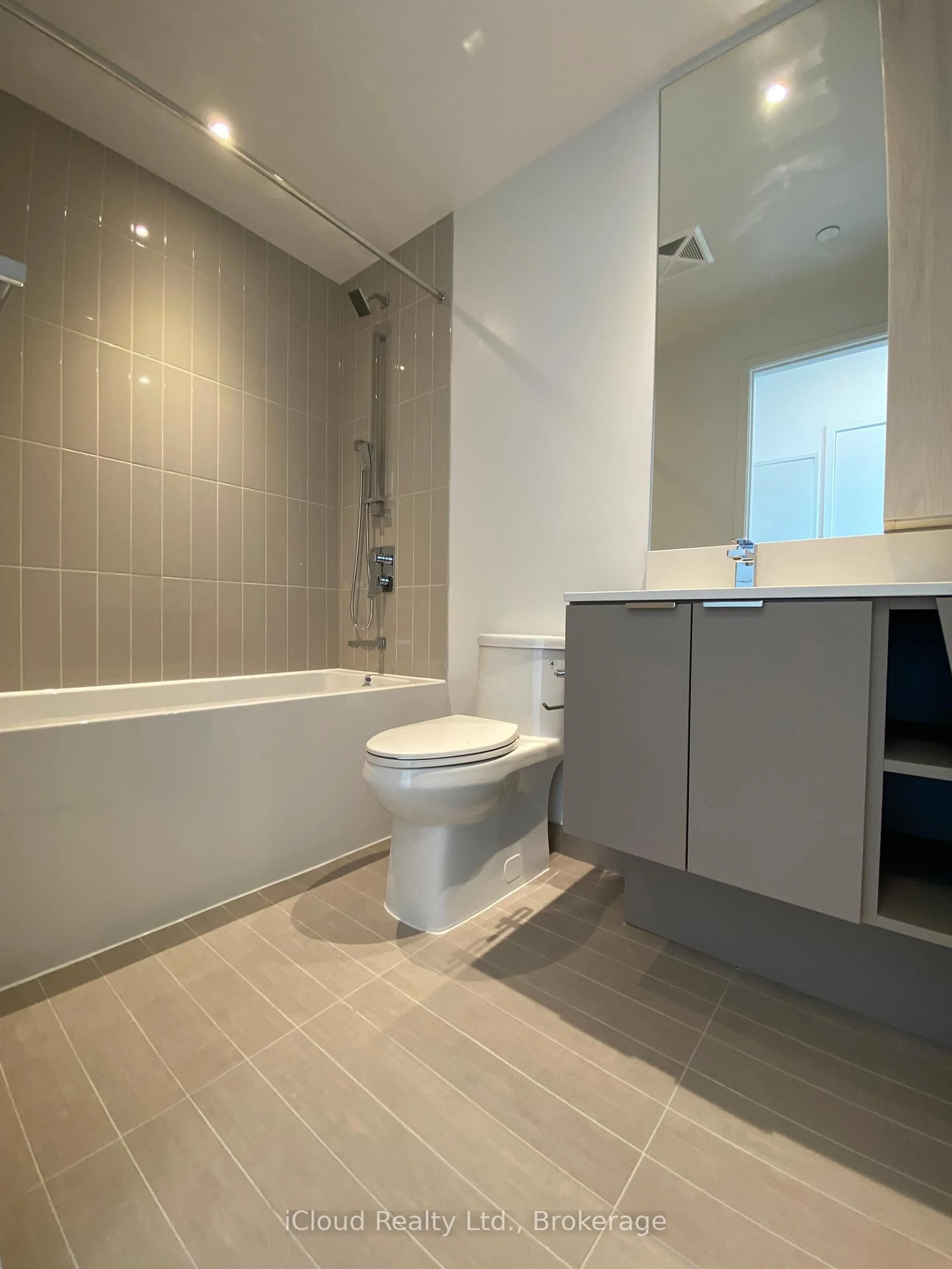 Standard bathroom, unknown for 3883 Quartz Rd #3111, Mississauga Ontario L5B 0M4