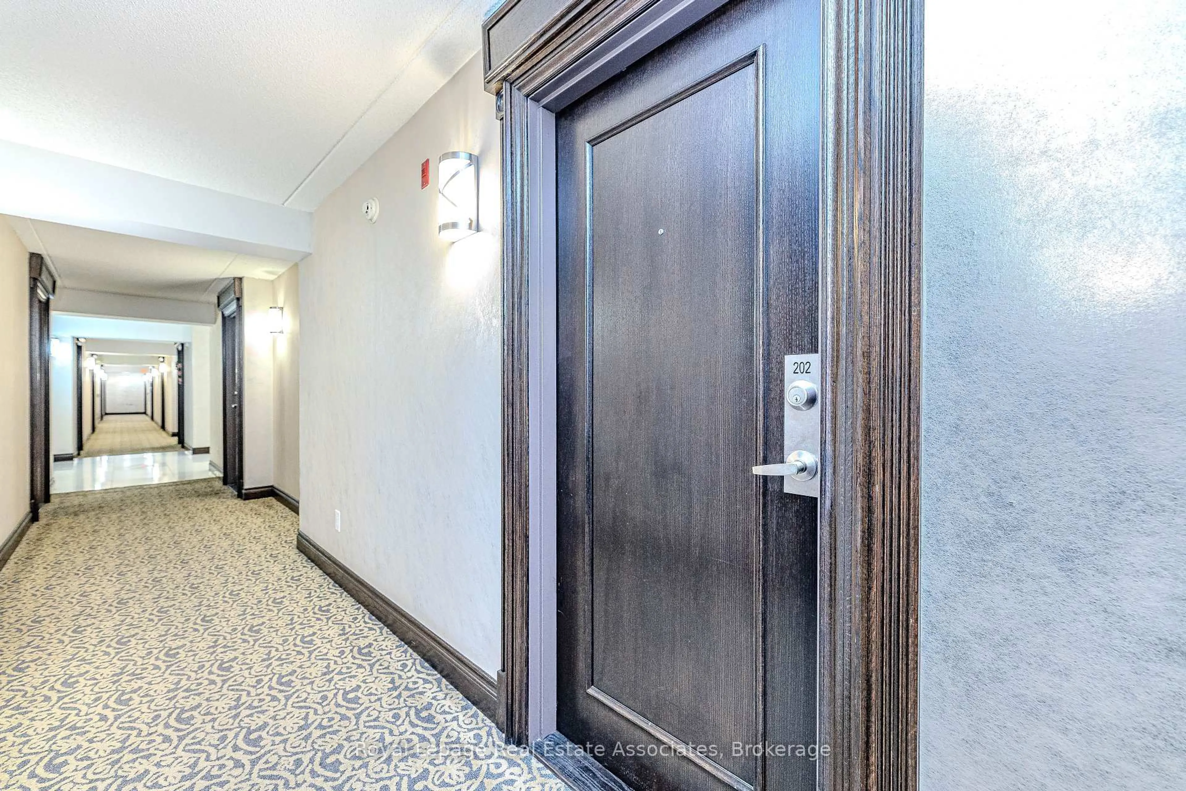 Indoor foyer for 60 Via Rosedale Way #202, Brampton Ontario L6R 3X6