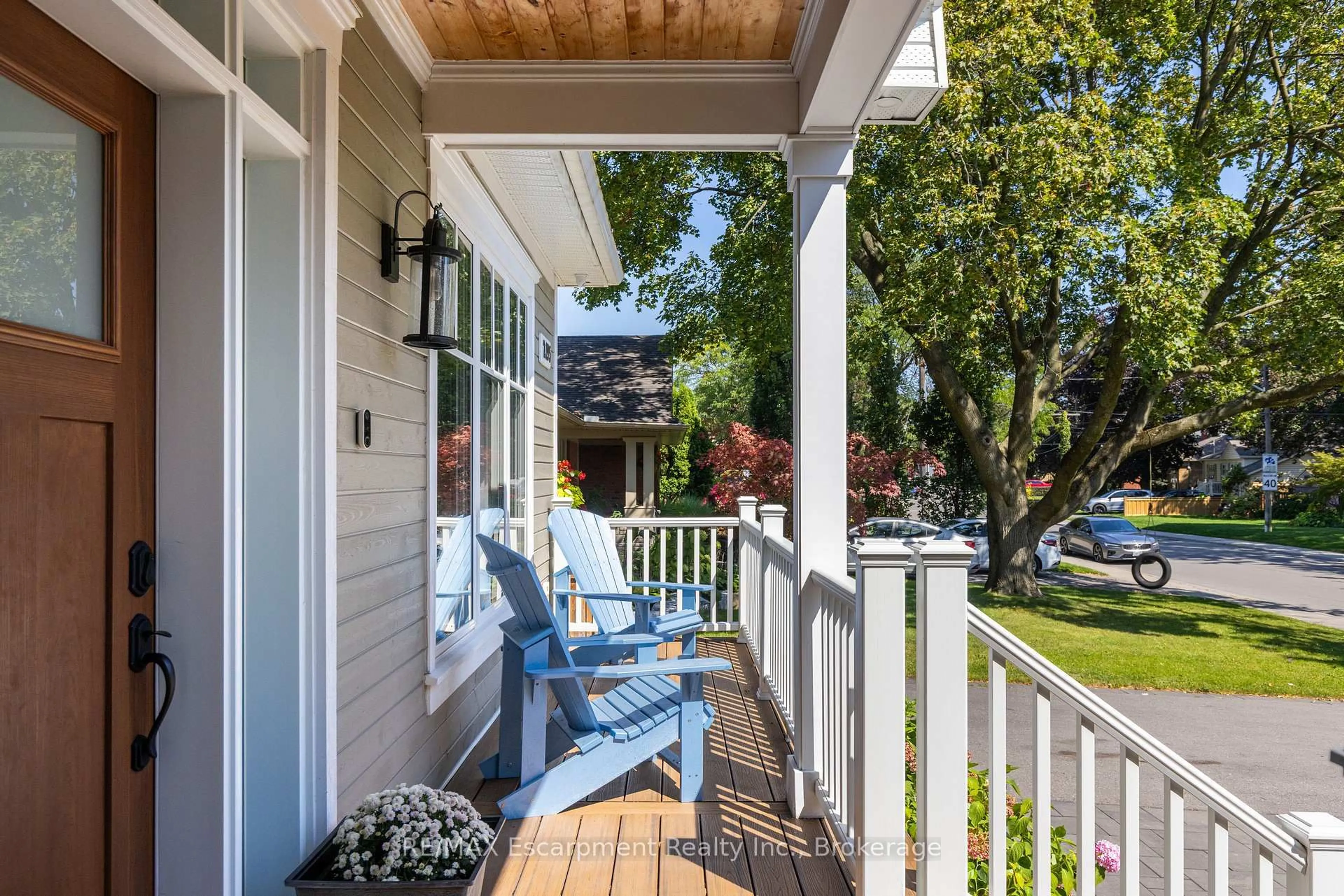 Patio, street for 2195 Courtland Dr, Burlington Ontario L7R 1S2