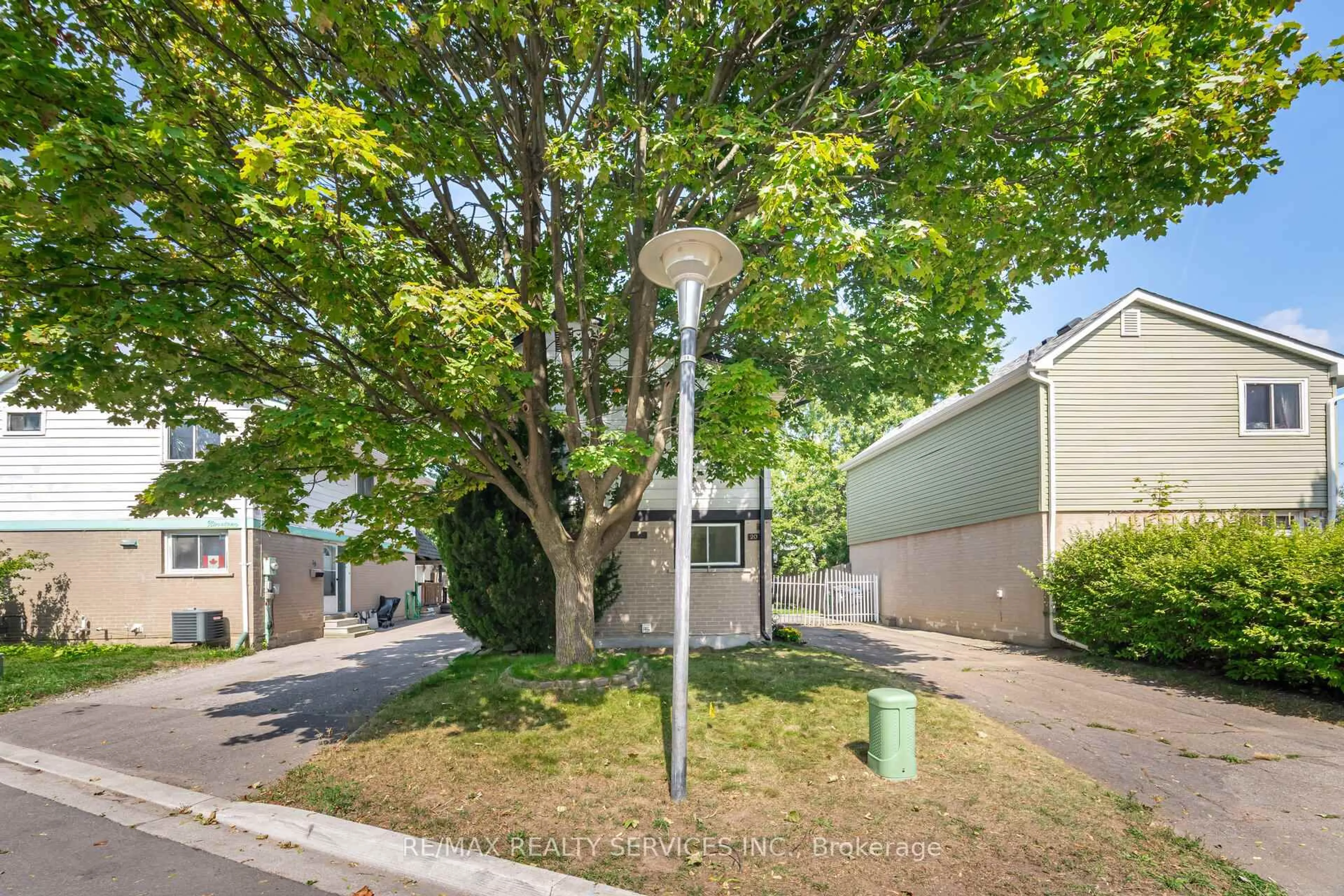 Unknown for 20 Greenhills Sq, Brampton Ontario L6S 2J4