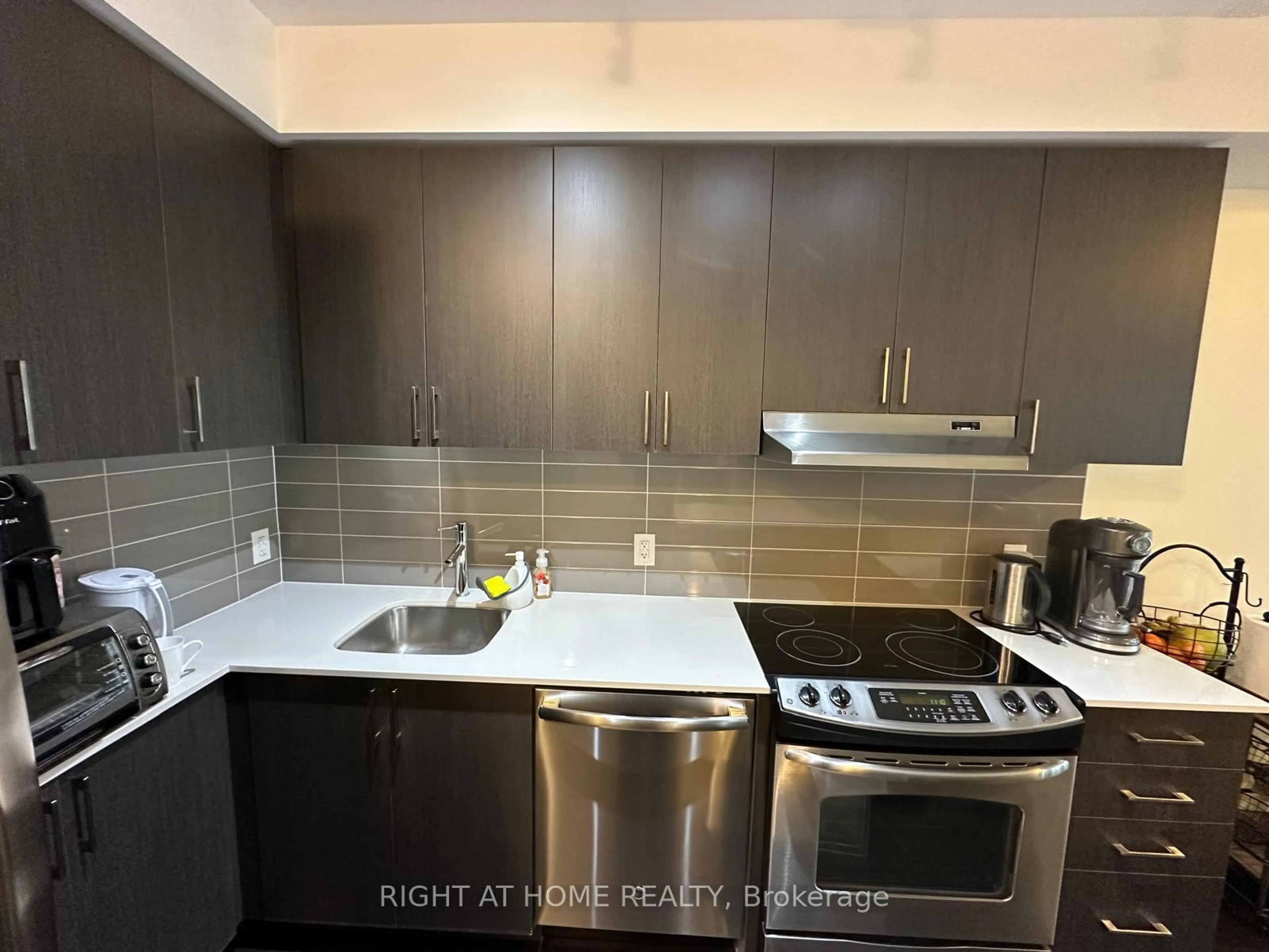 Standard kitchen, unknown for 2560 Eglinton Ave #1803, Mississauga Ontario L5M 0Y3