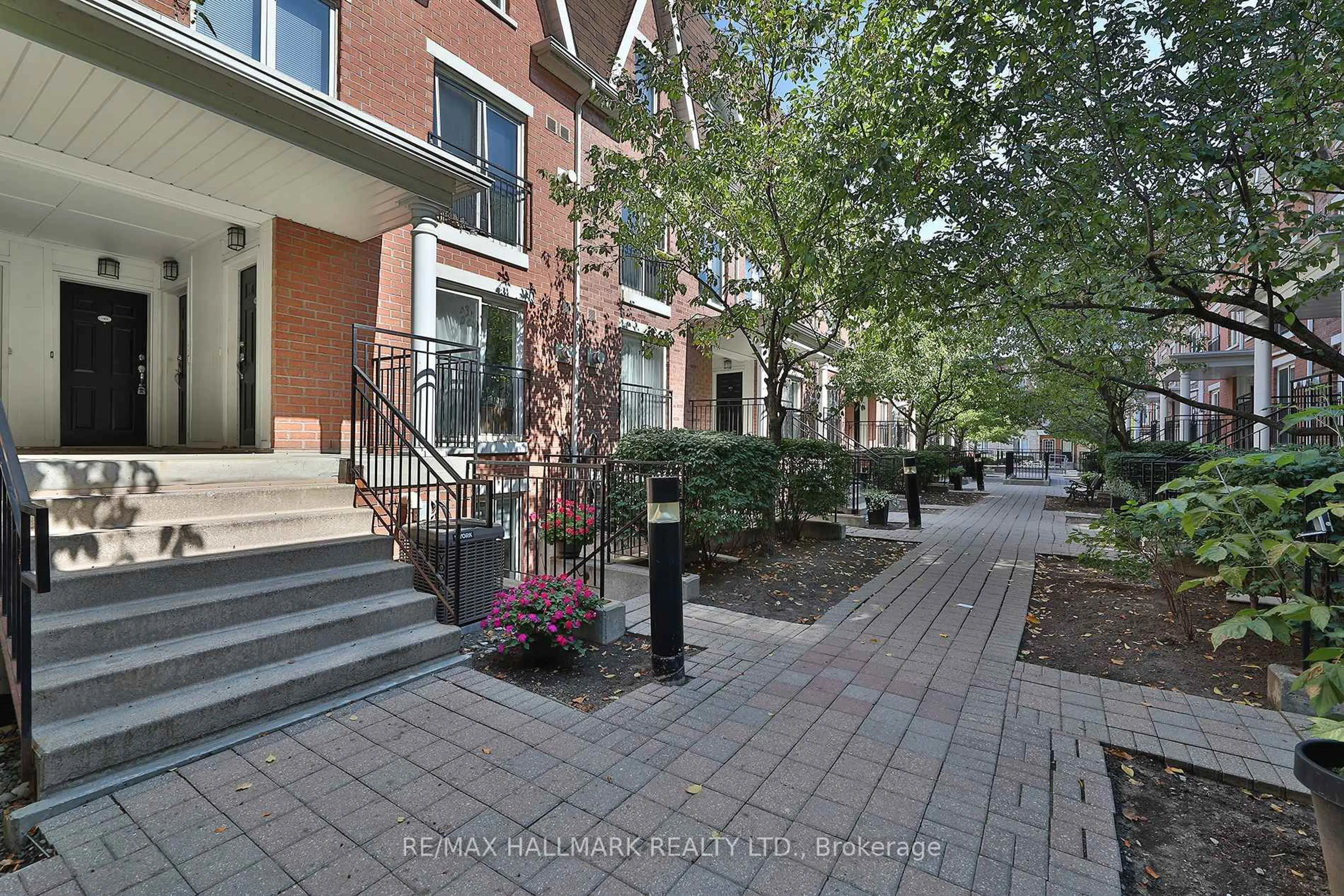 Patio, street for 18 Laidlaw St #1005, Toronto Ontario M6K 1X2