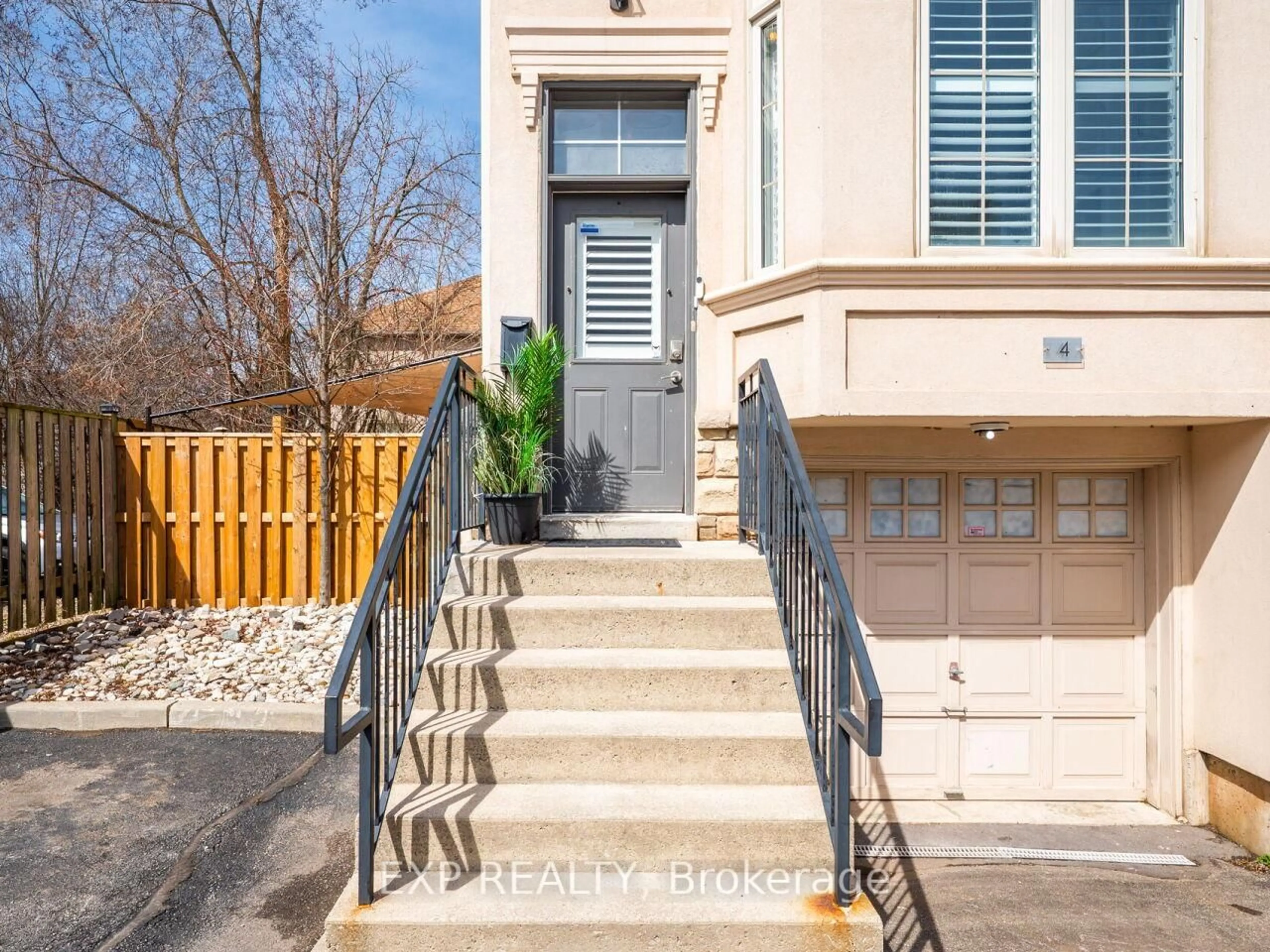 Indoor entryway for 2351 Lakeshore Rd #4, Oakville Ontario L6L 1H4