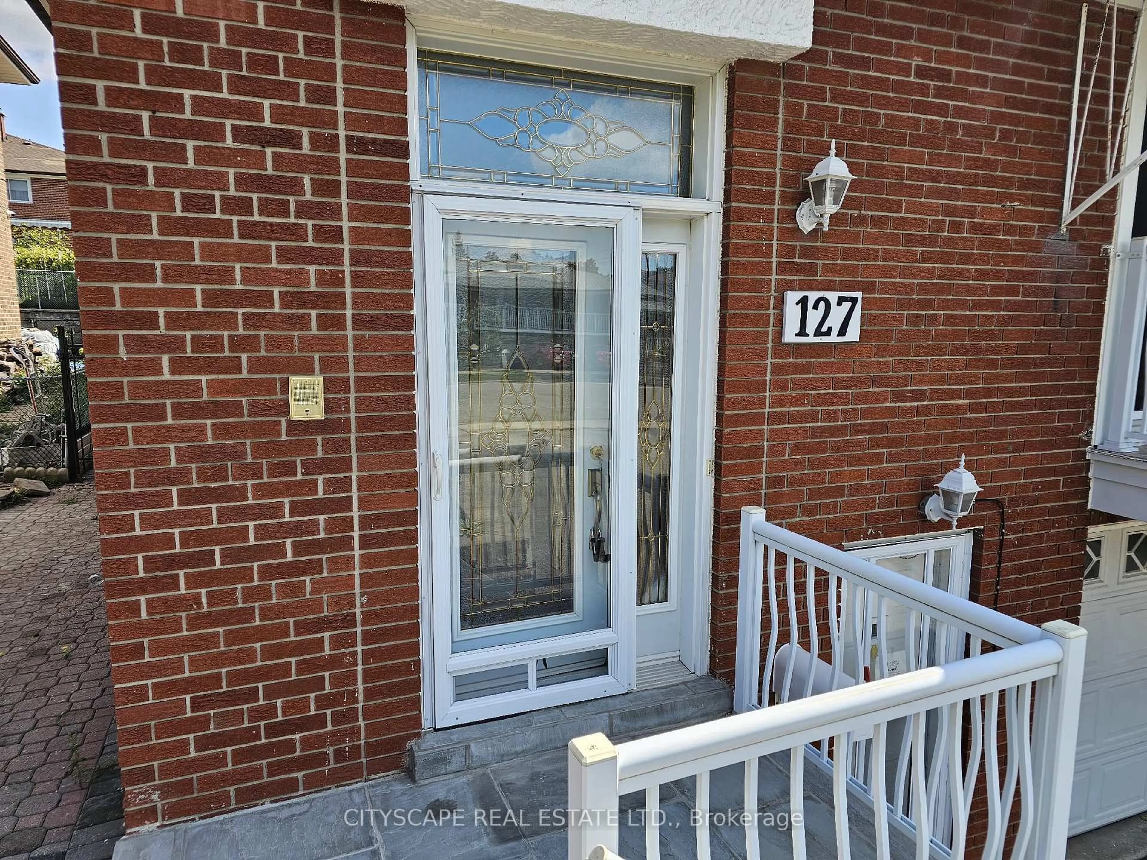 Indoor entryway for 127 Milady Rd, Toronto Ontario M9L 2J1