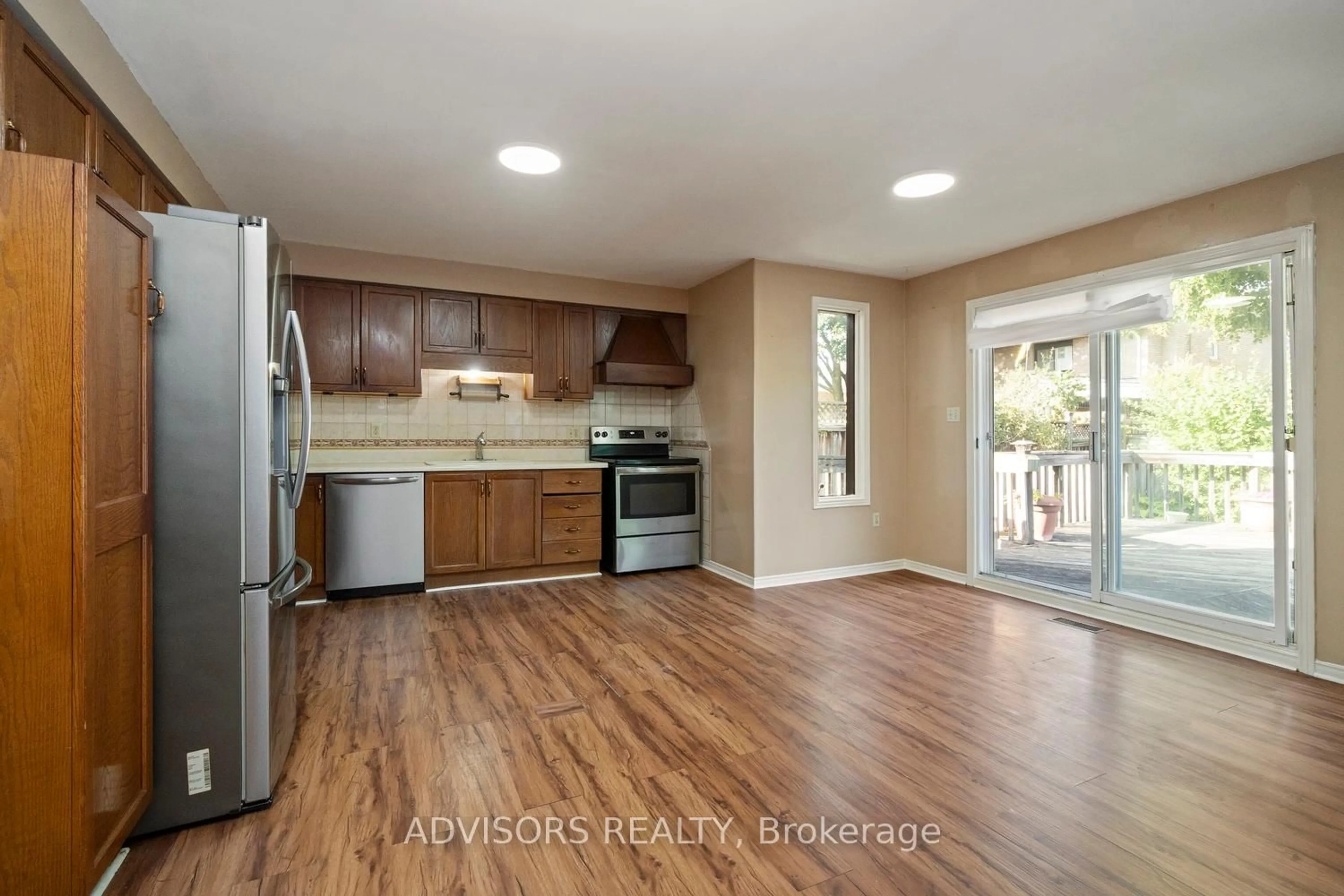 Open concept kitchen, unknown for 3428 Bristol Dr, Burlington Ontario L7M 1Z1