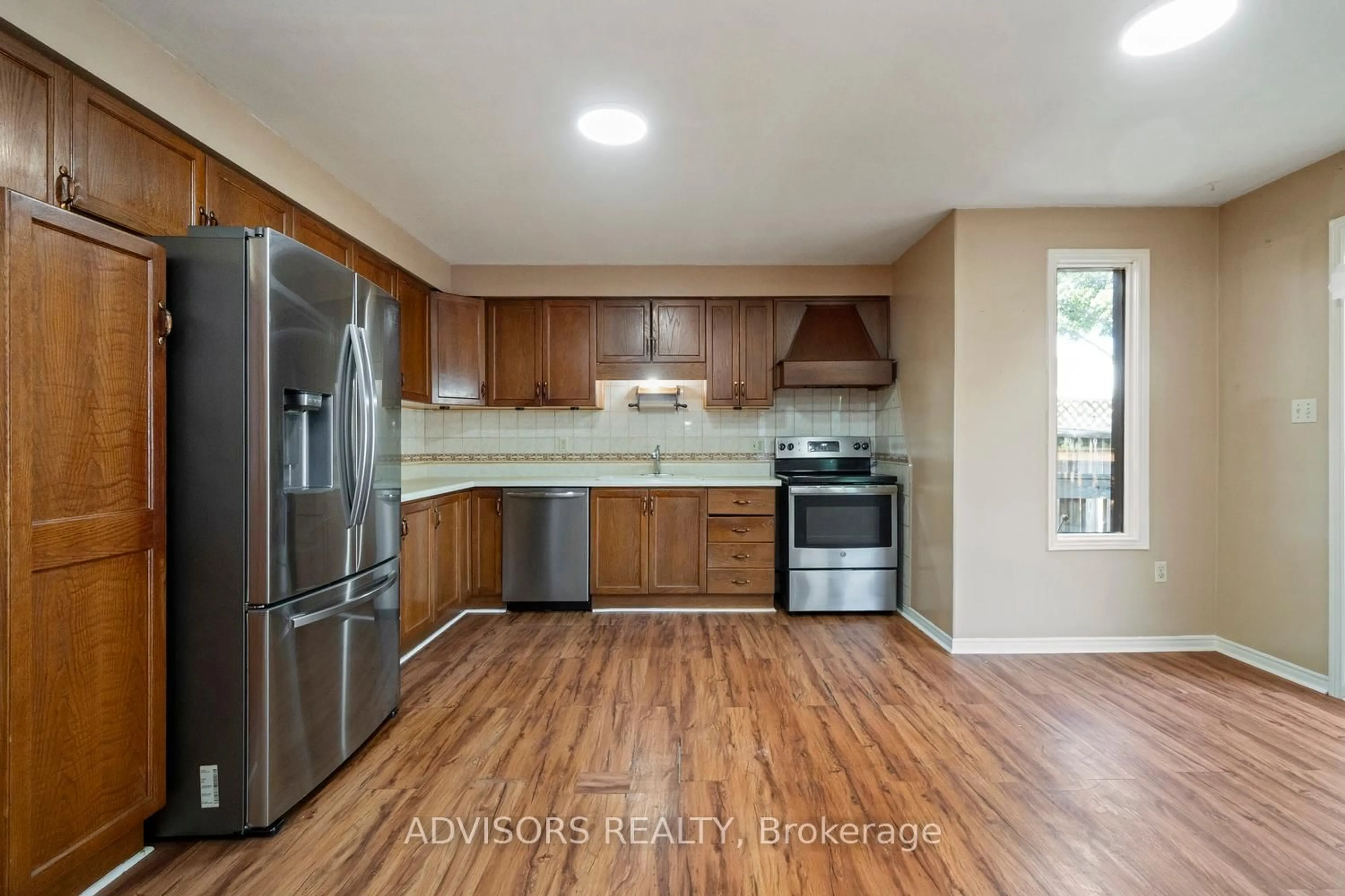 Standard kitchen, unknown for 3428 Bristol Dr, Burlington Ontario L7M 1Z1