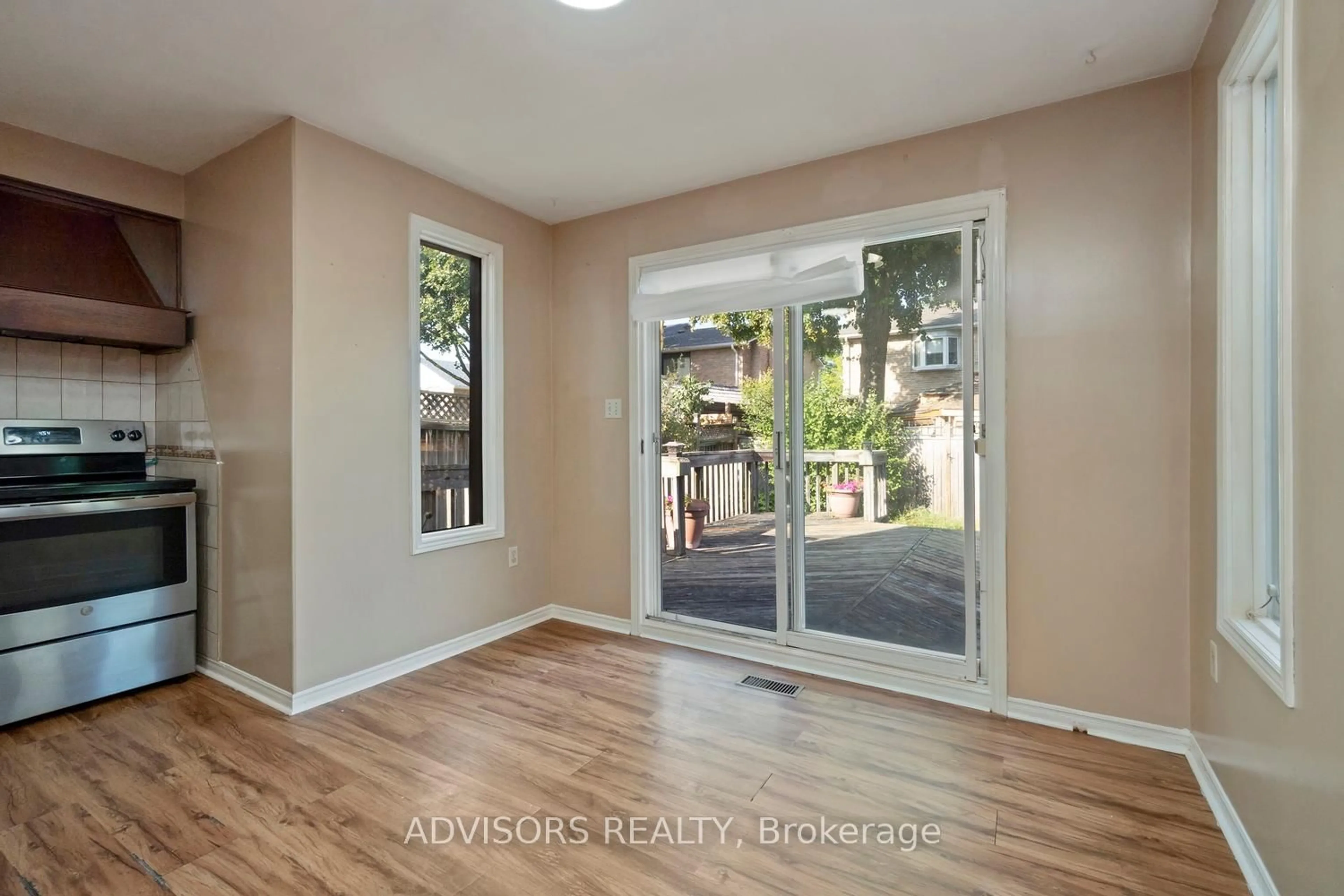 Indoor entryway for 3428 Bristol Dr, Burlington Ontario L7M 1Z1