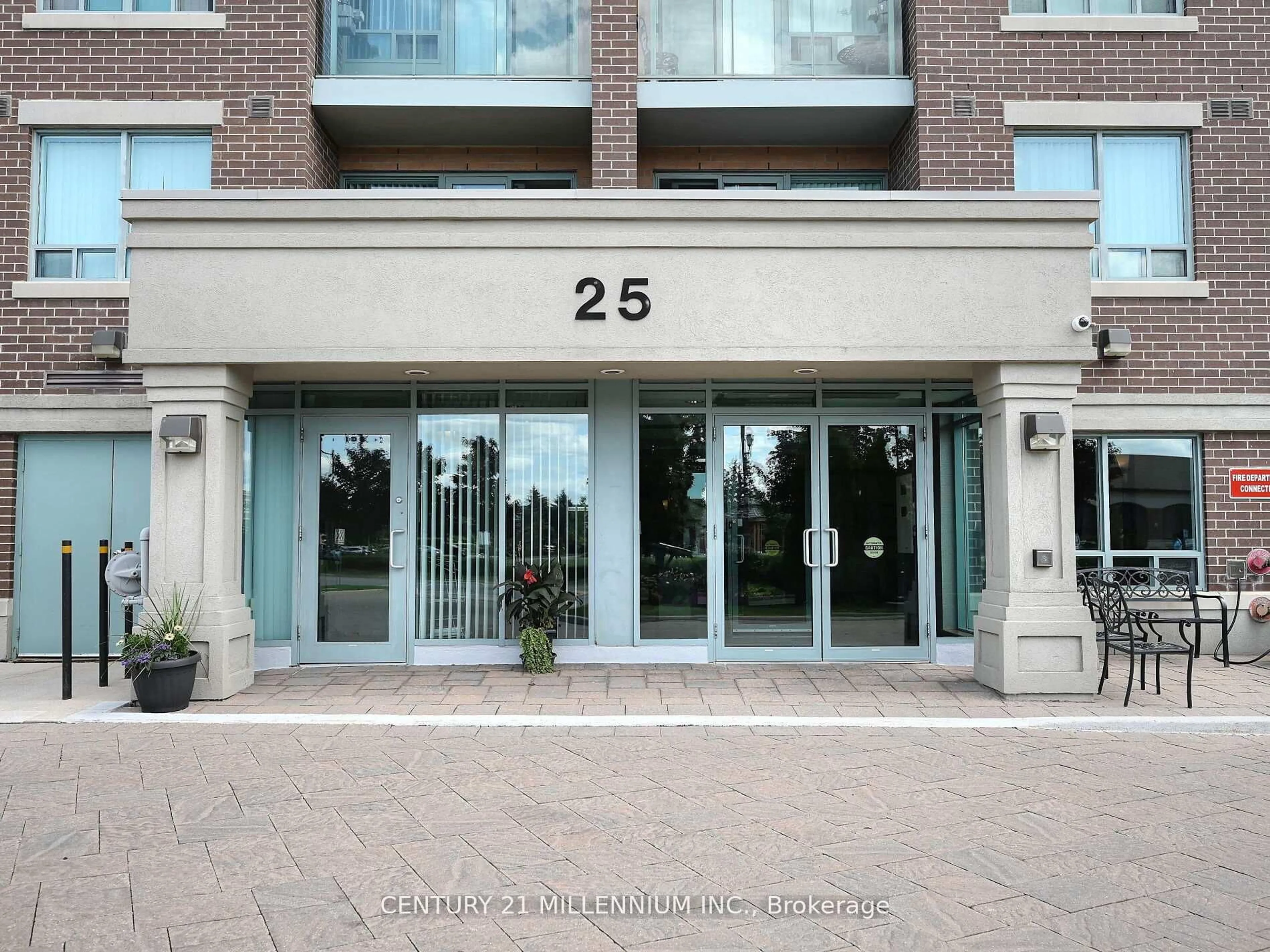 Indoor foyer for 25 Via Rosedale #113, Brampton Ontario L6R 3J8