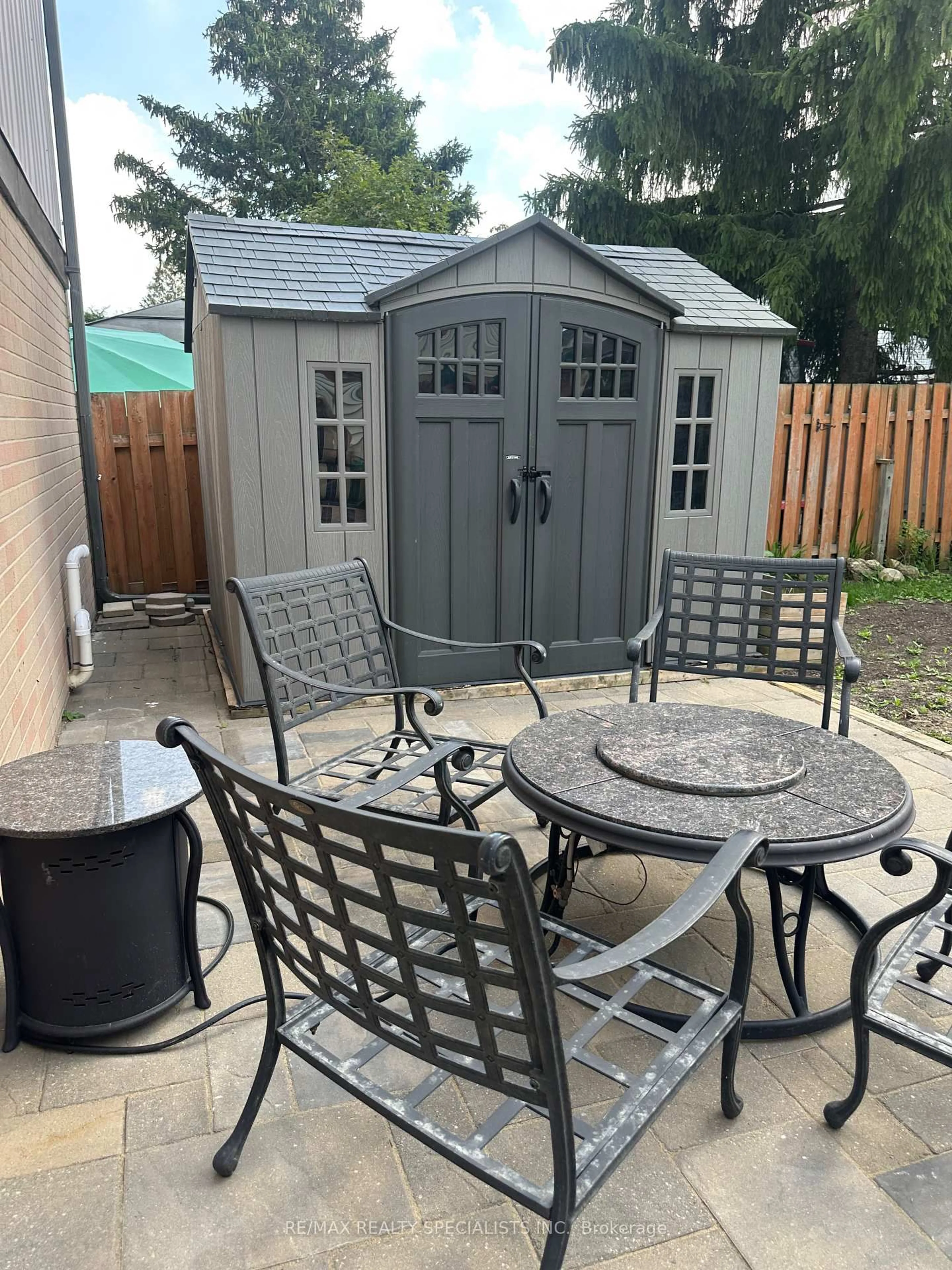 Patio, street for 25 Homer Sq, Brampton Ontario L6S 1X9