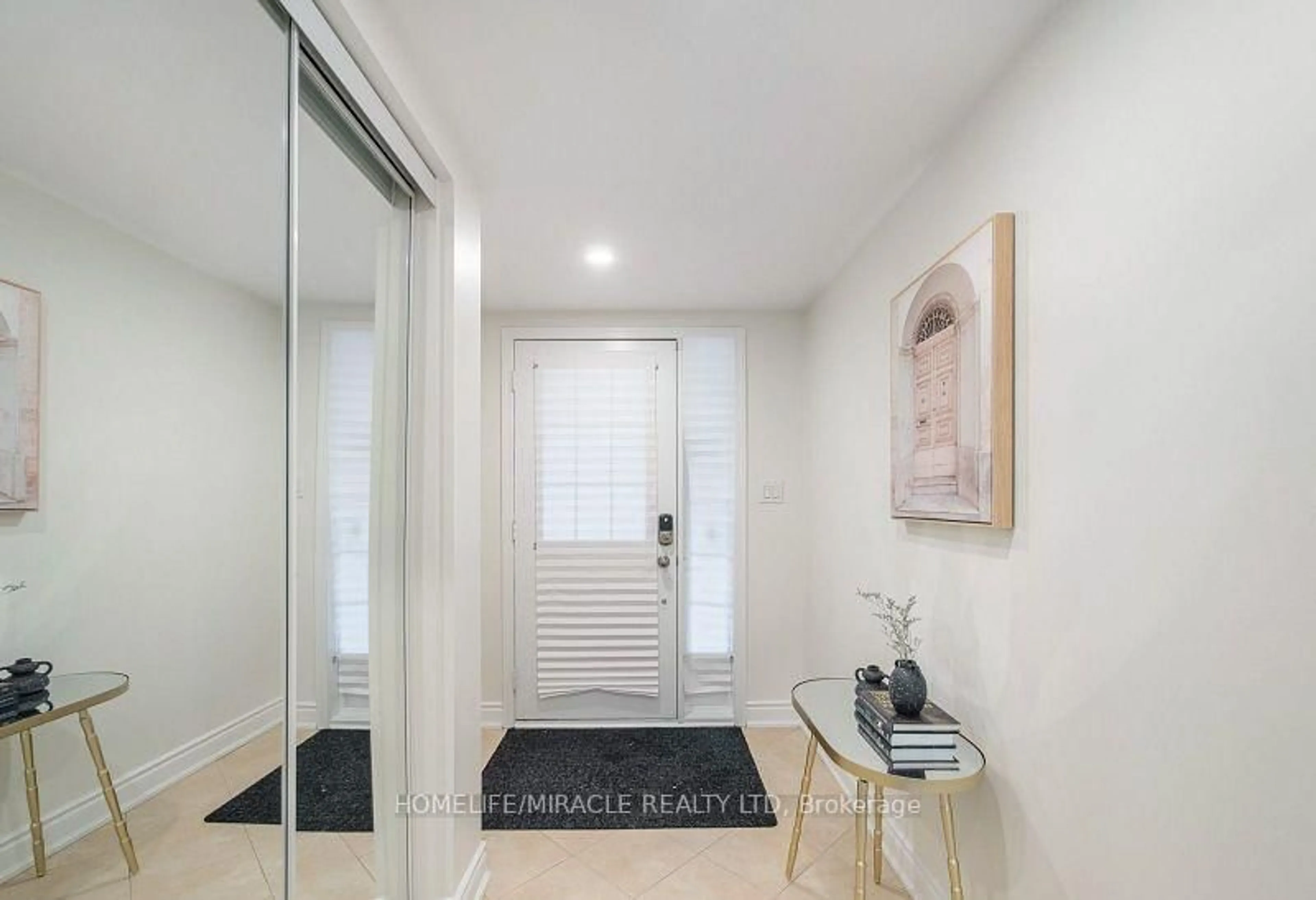 Indoor entryway for 7 Viewforth Rd, Brampton Ontario L7A 0R2