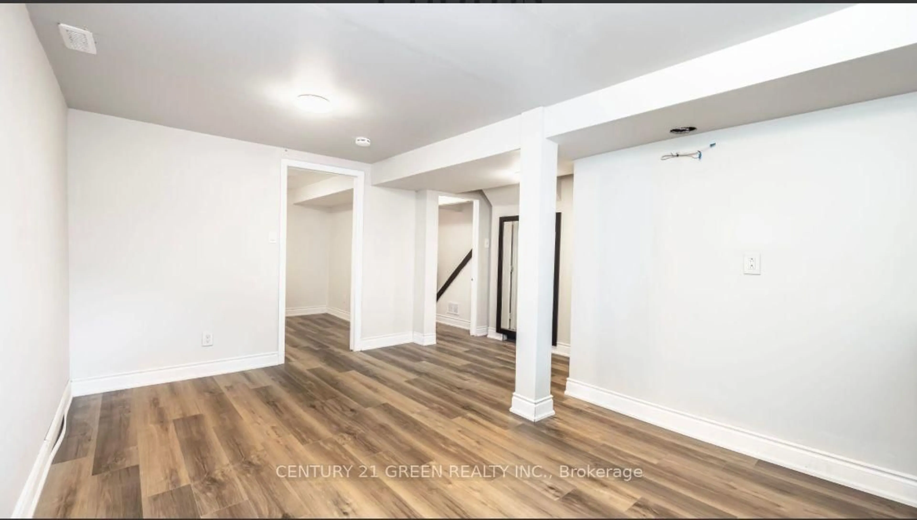 A pic of a room for 1 Greenarrow Crt, Brampton Ontario L6S 2K1