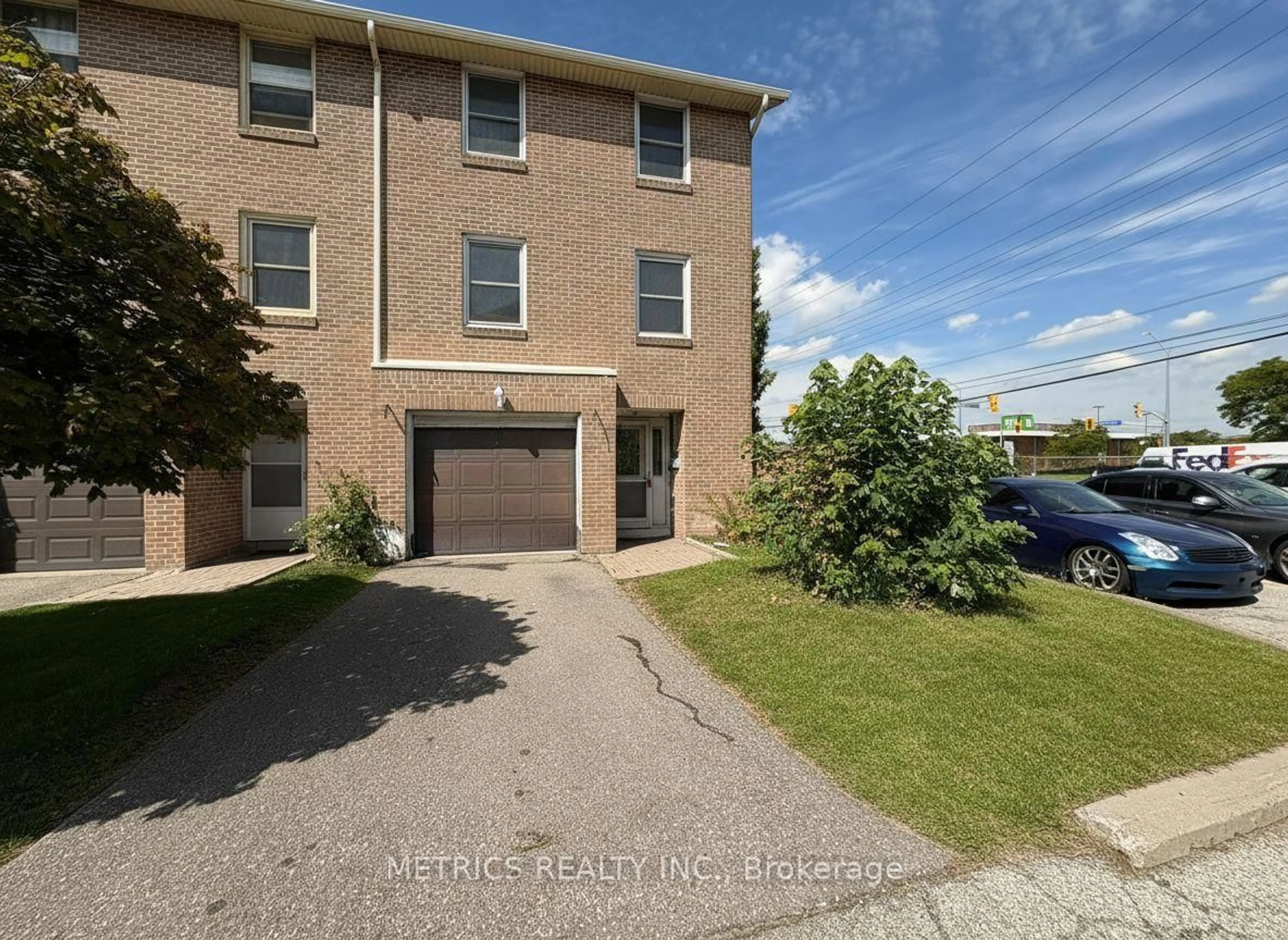 A pic from outside/outdoor area/front of a property/back of a property/a pic from drone, street for 7255 Dooley Dr #1, Mississauga Ontario L4T 2S7