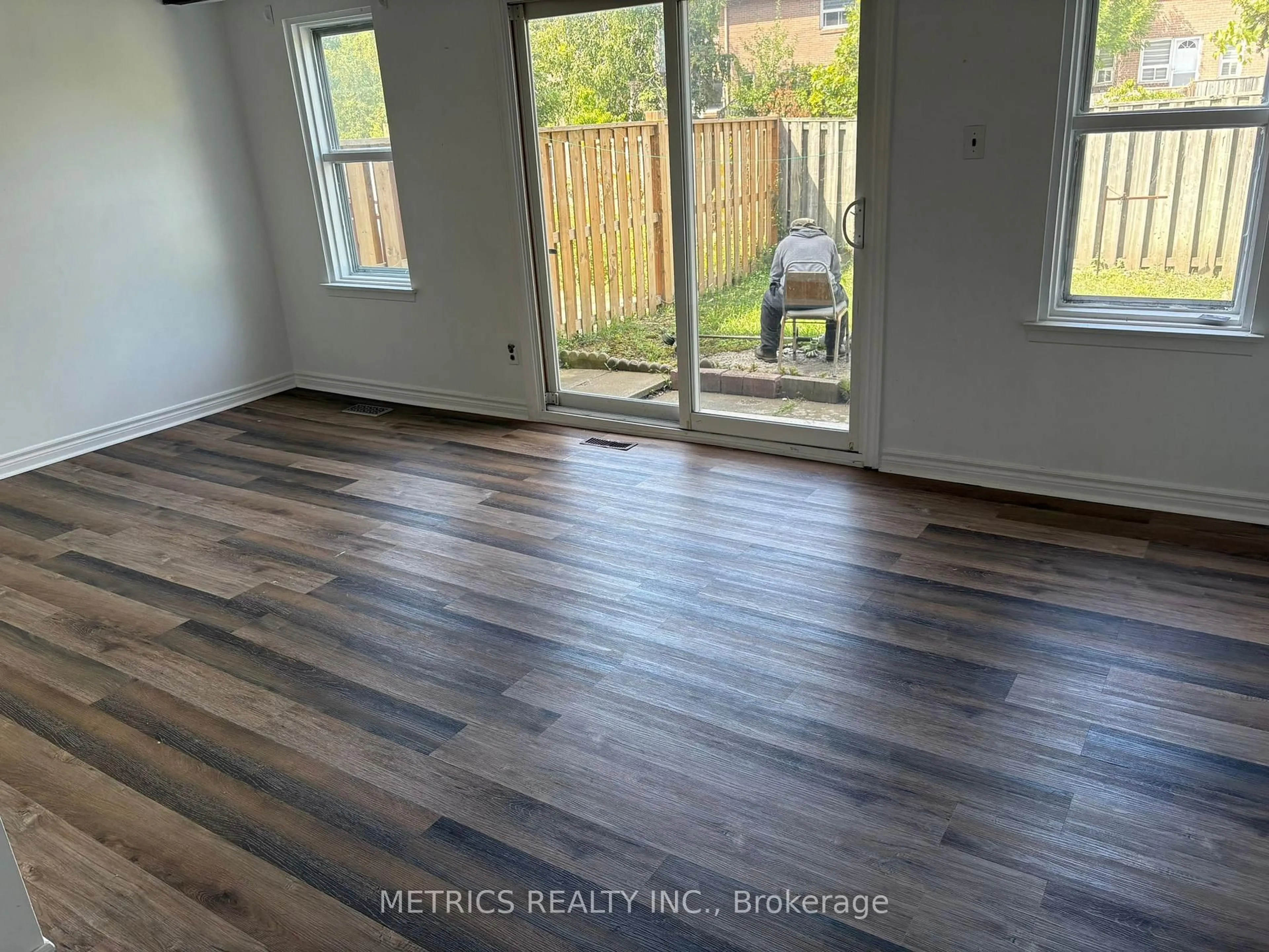 Indoor entryway for 7255 Dooley Dr #1, Mississauga Ontario L4T 2S7