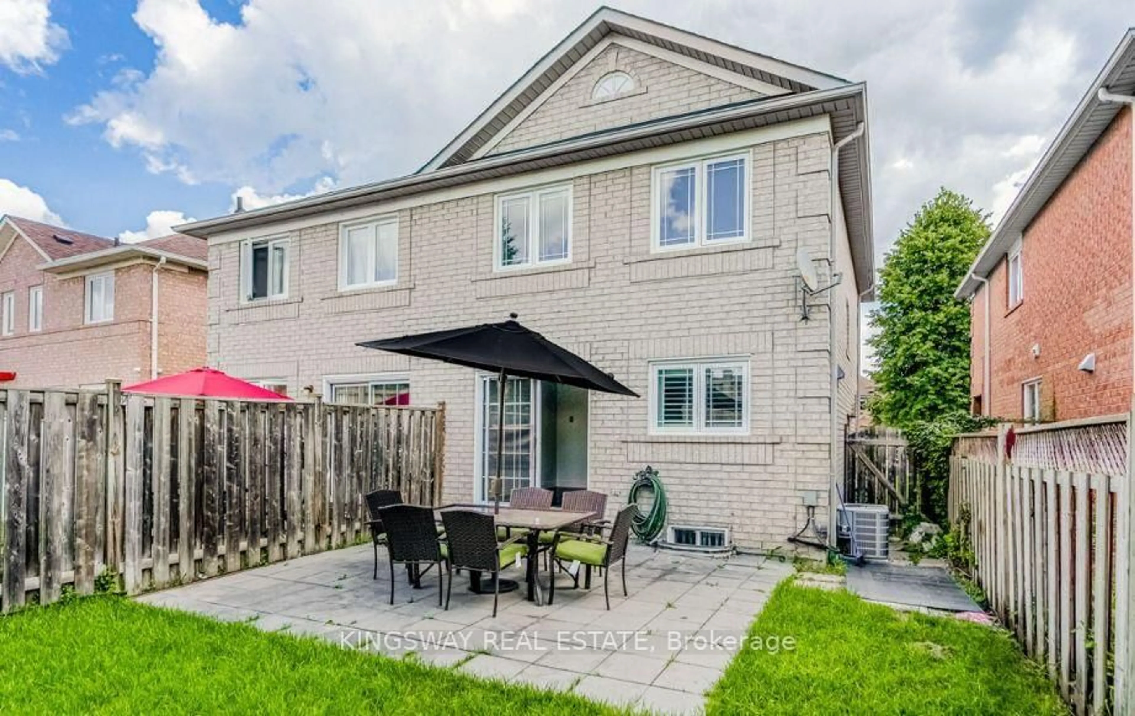 Patio, street for 1398 Quest Circ, Mississauga Ontario L5N 8B5