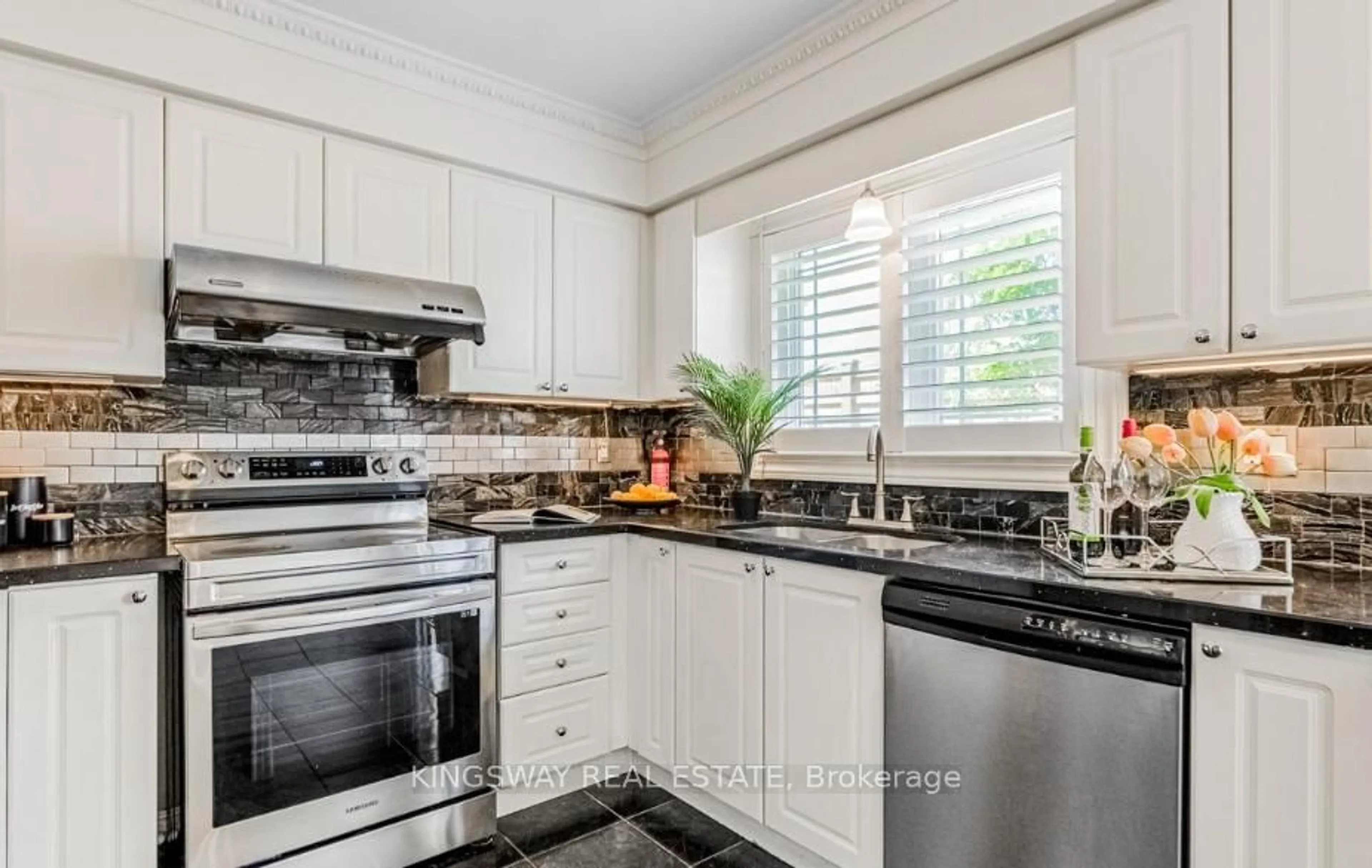 Contemporary kitchen, ceramic/tile floor for 1398 Quest Circ, Mississauga Ontario L5N 8B5
