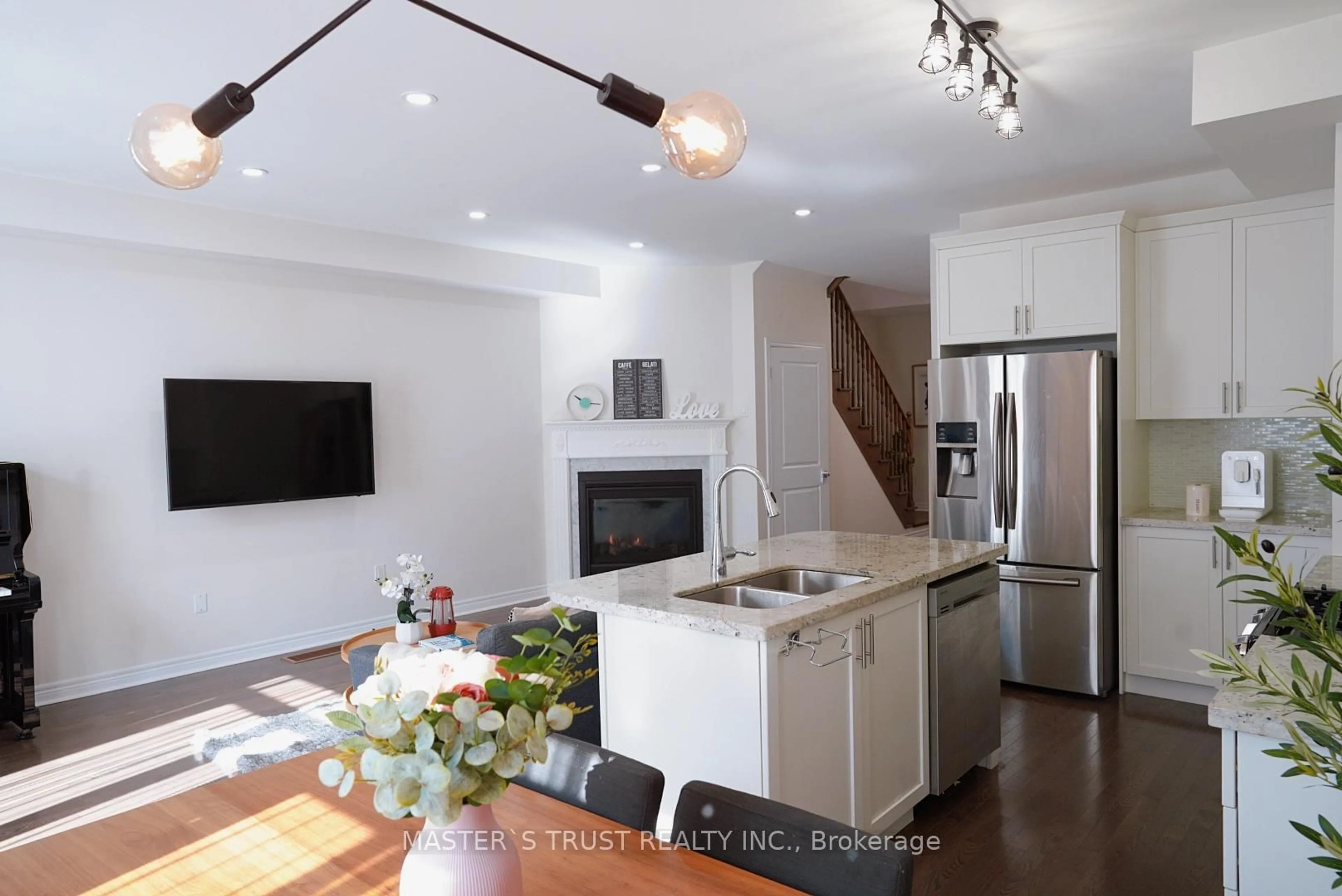 Open concept kitchen, unknown for 116 Orchardcroft Rd, Oakville Ontario L6H 0M4