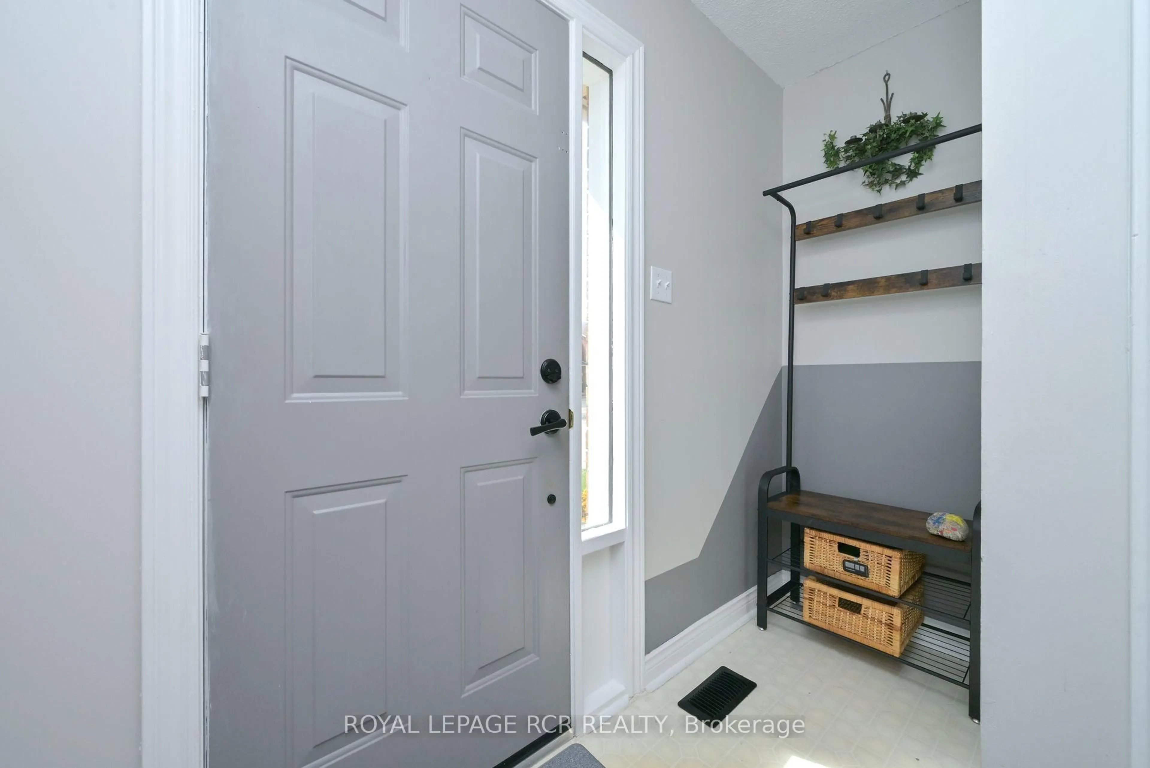 Indoor entryway for 13 Wood Circ, Caledon Ontario L7E 1R4
