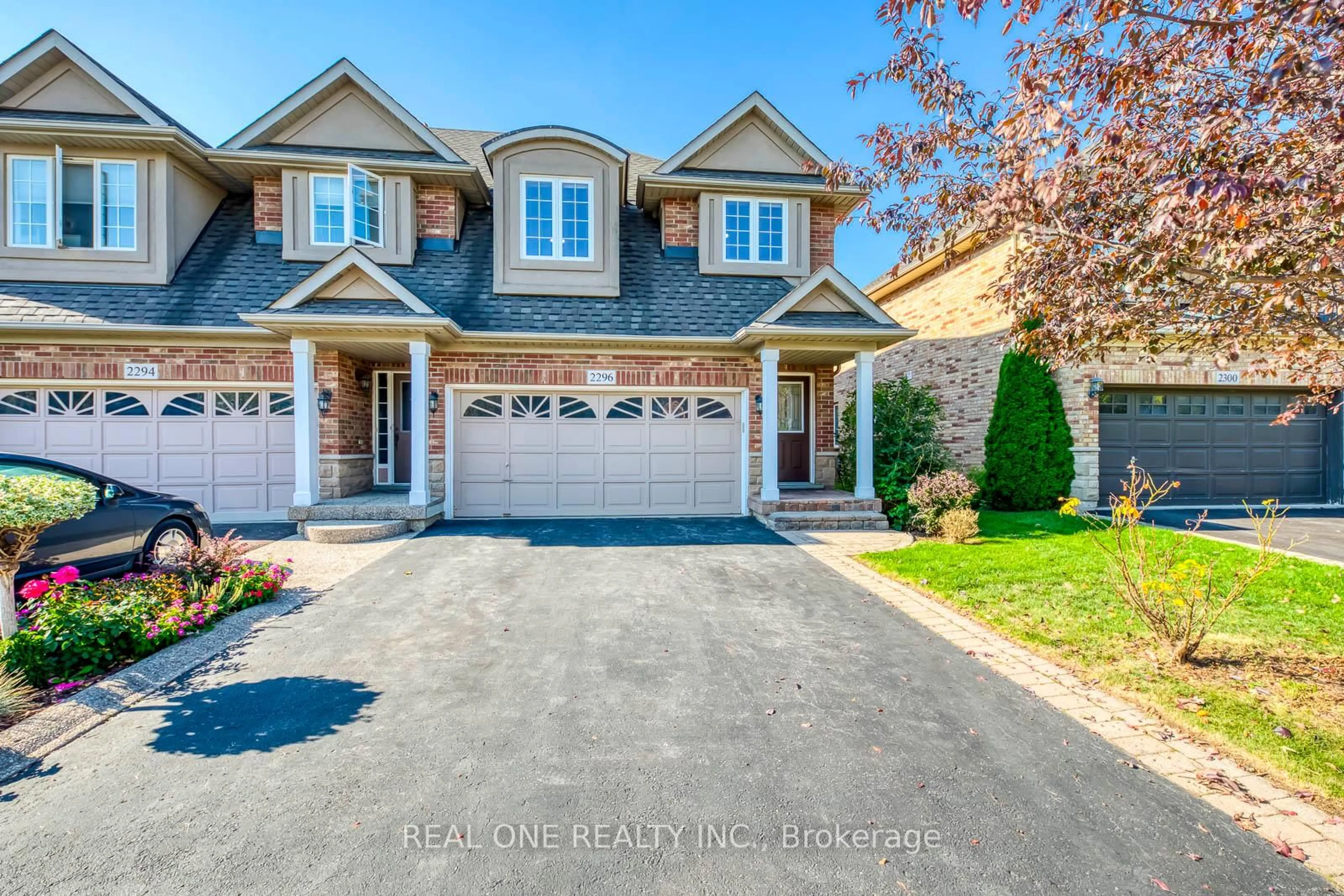 Home with brick exterior material, street for 2296 Parkglen Ave, Oakville Ontario L6M 4R3