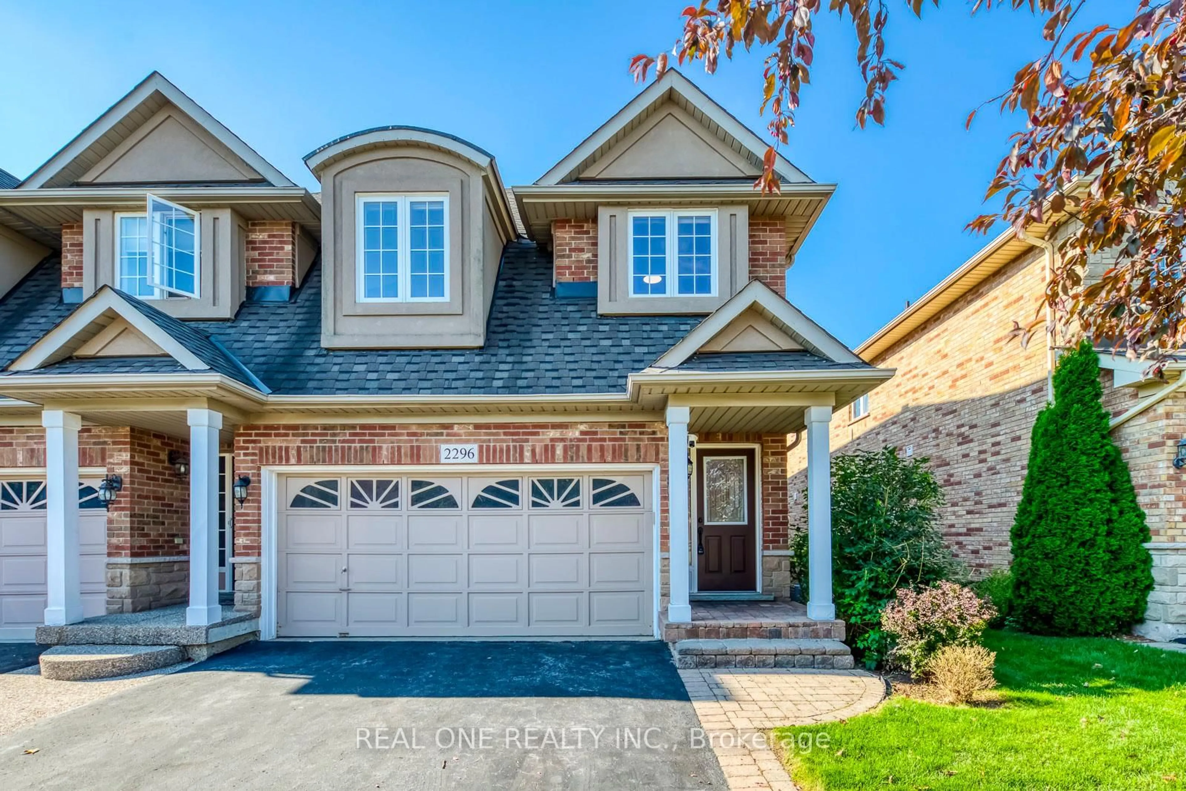 Home with brick exterior material, street for 2296 Parkglen Ave, Oakville Ontario L6M 4R3