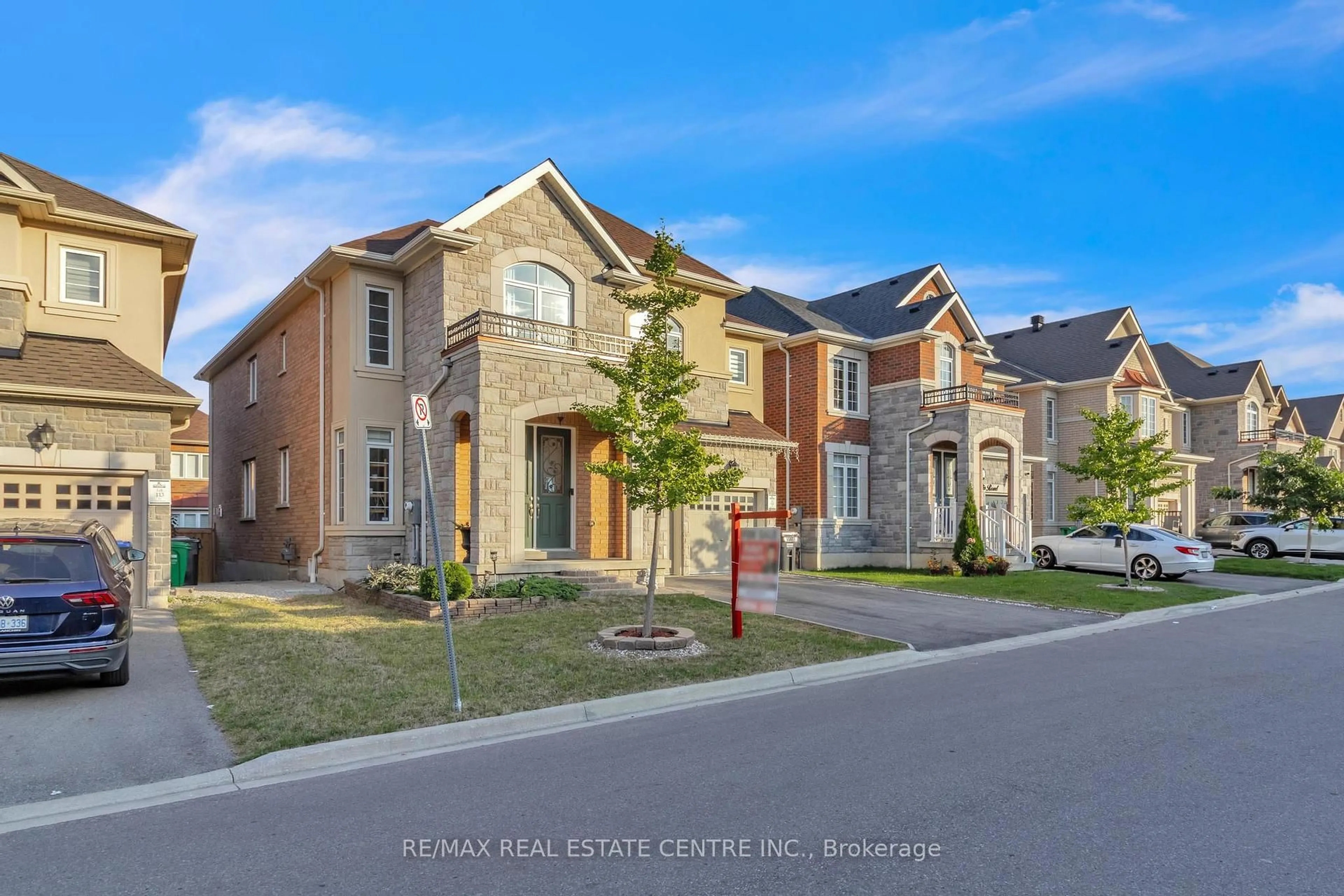 Home with brick exterior material, street for 29 Gillis Rd, Brampton Ontario L7A 4V6