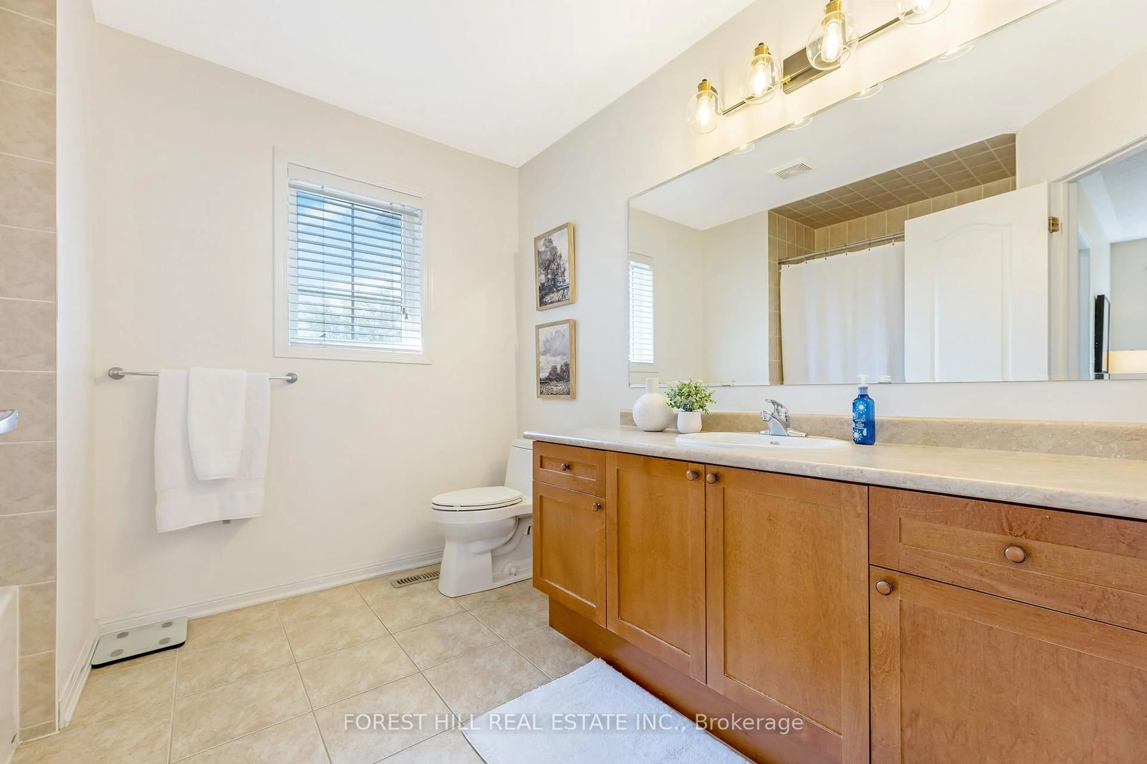 Standard bathroom, ceramic/tile floor for 654 Laughren Cres, Milton Ontario L9T 0G6