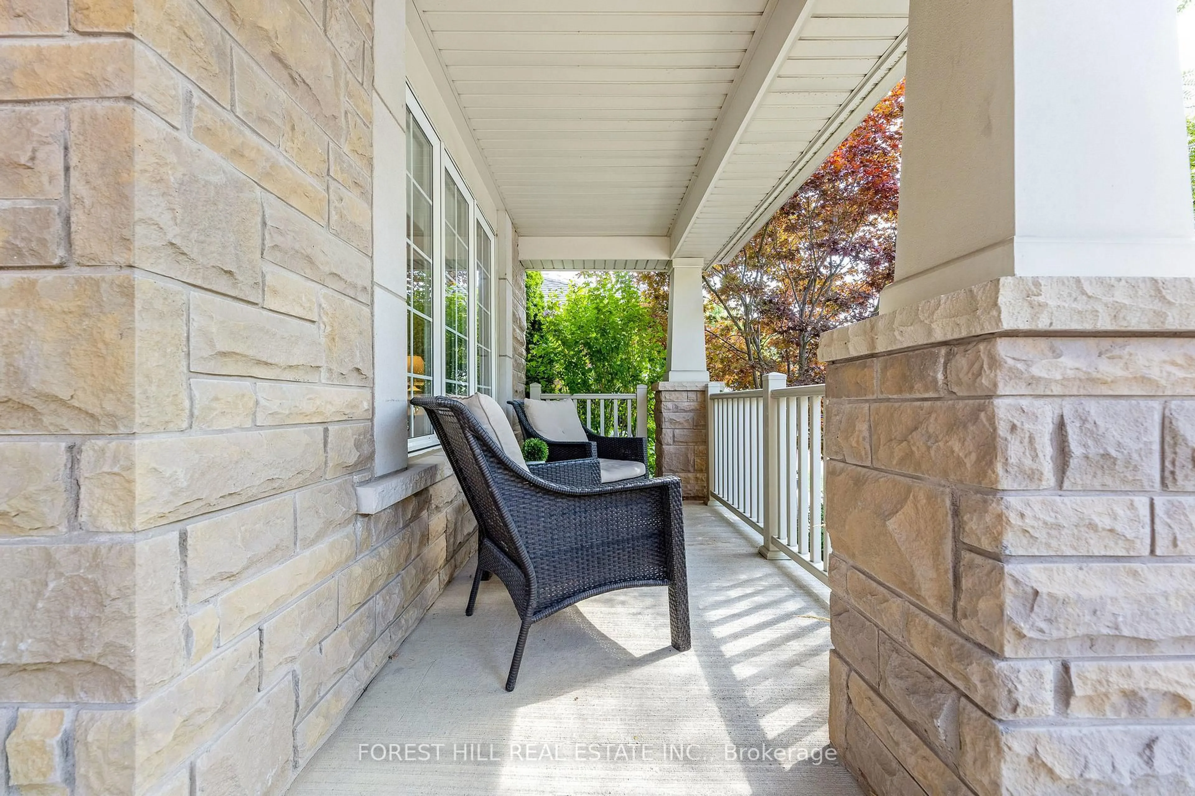 Patio, street for 654 Laughren Cres, Milton Ontario L9T 0G6