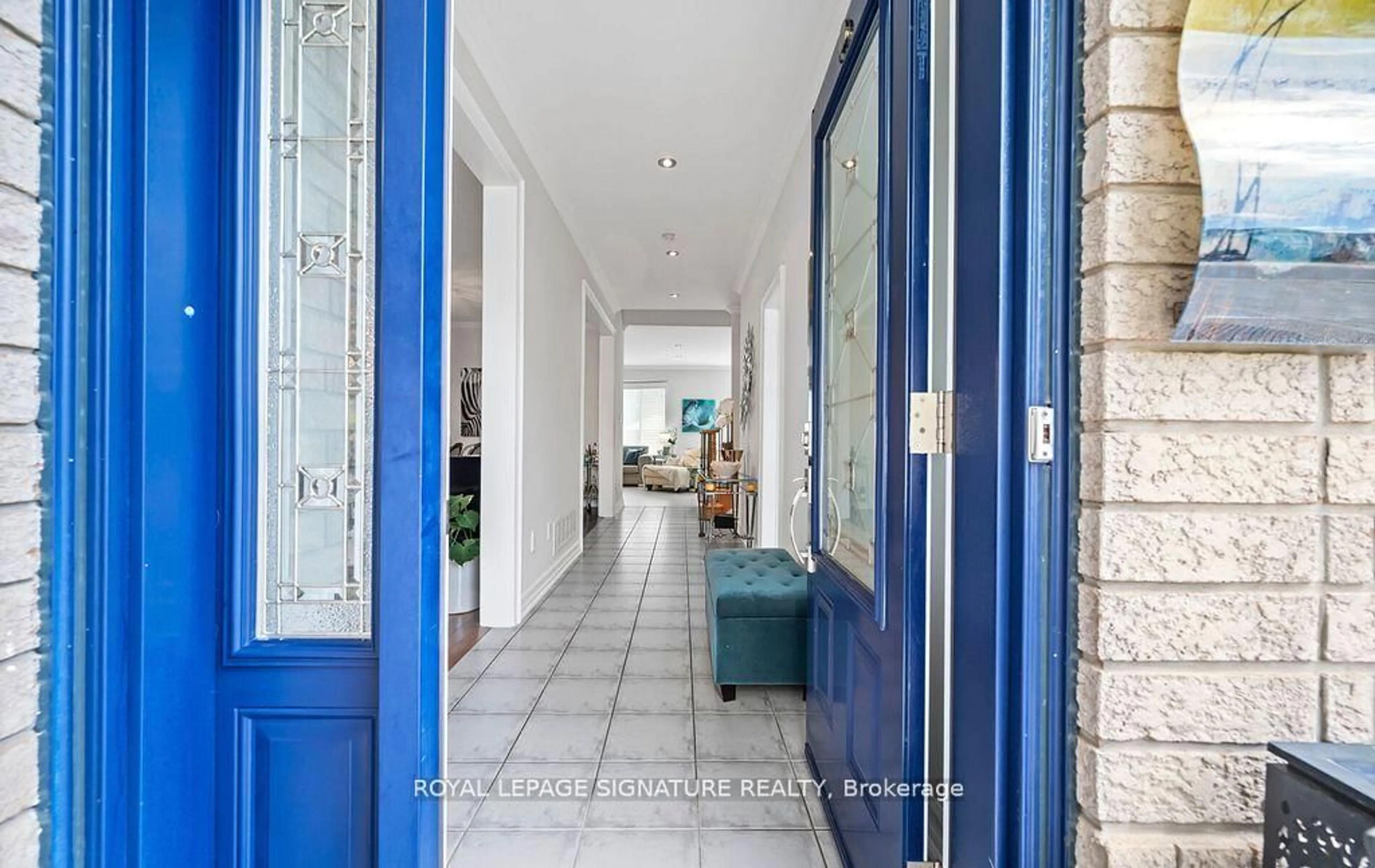 Indoor foyer for 1004 McCutcheon Cres, Milton Ontario L9T 6M9