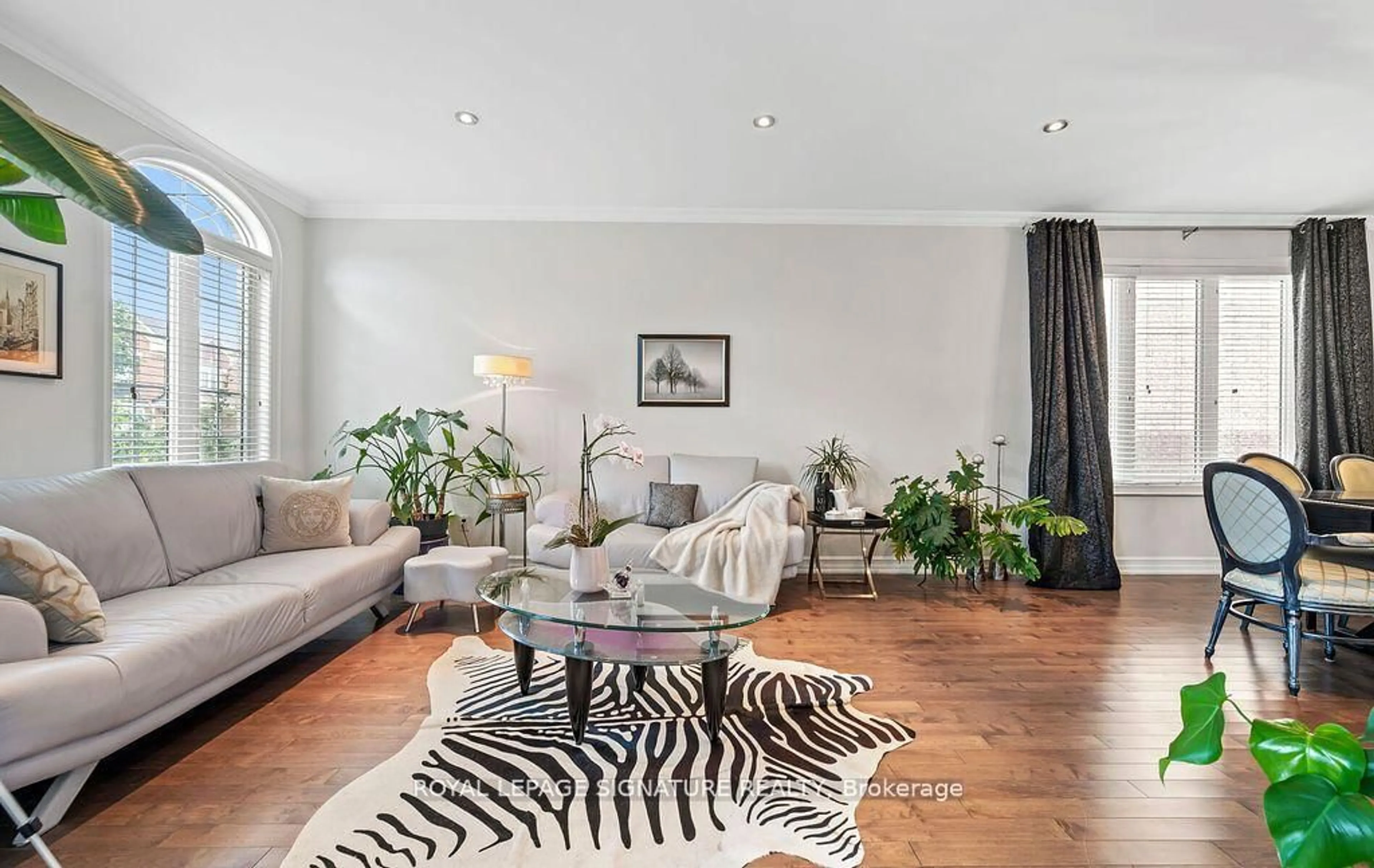 Living room with furniture, unknown for 1004 McCutcheon Cres, Milton Ontario L9T 6M9