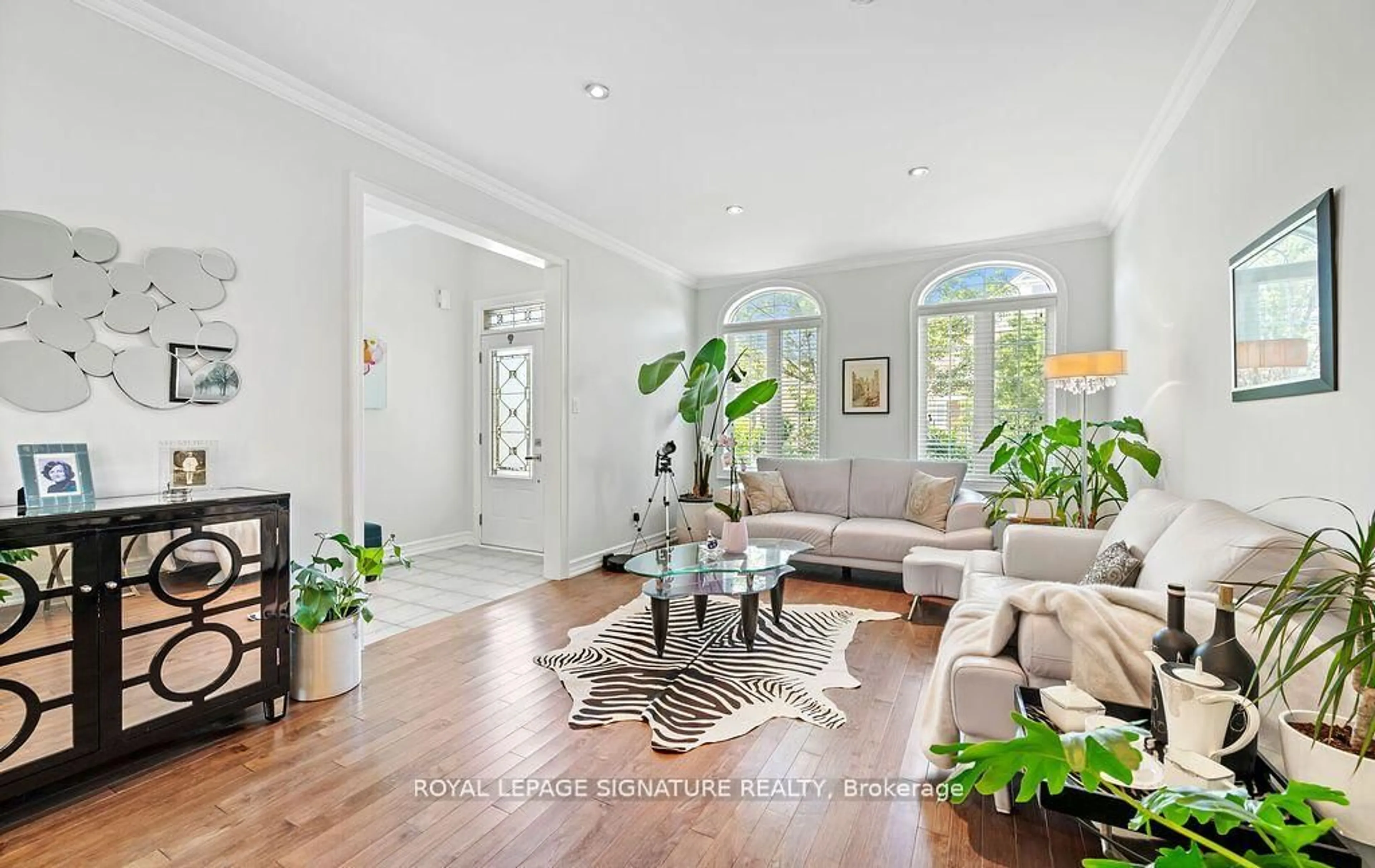 Living room with furniture, unknown for 1004 McCutcheon Cres, Milton Ontario L9T 6M9