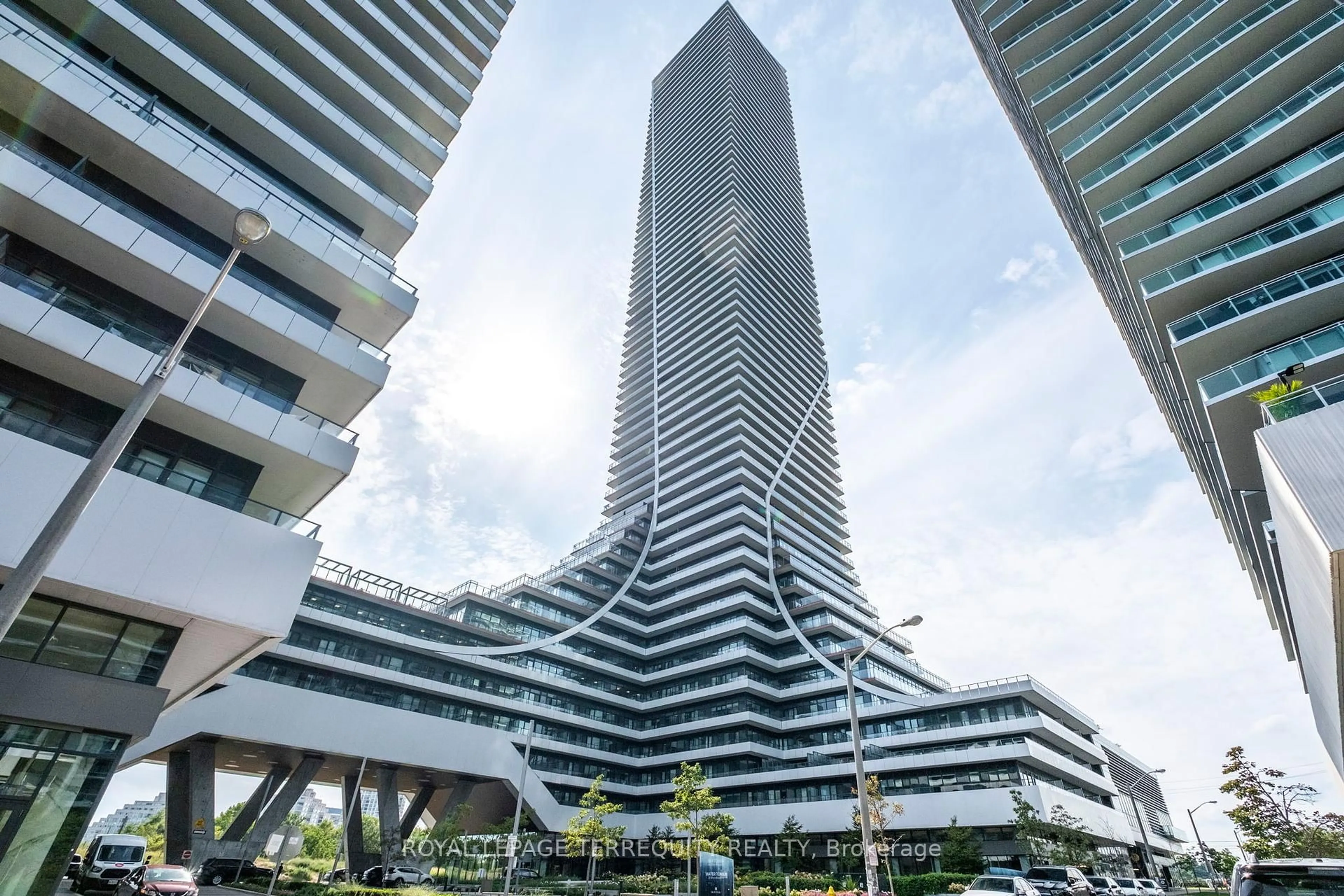 Indoor foyer for 30 Shore Breeze Dr #528, Toronto Ontario M8V 0J1